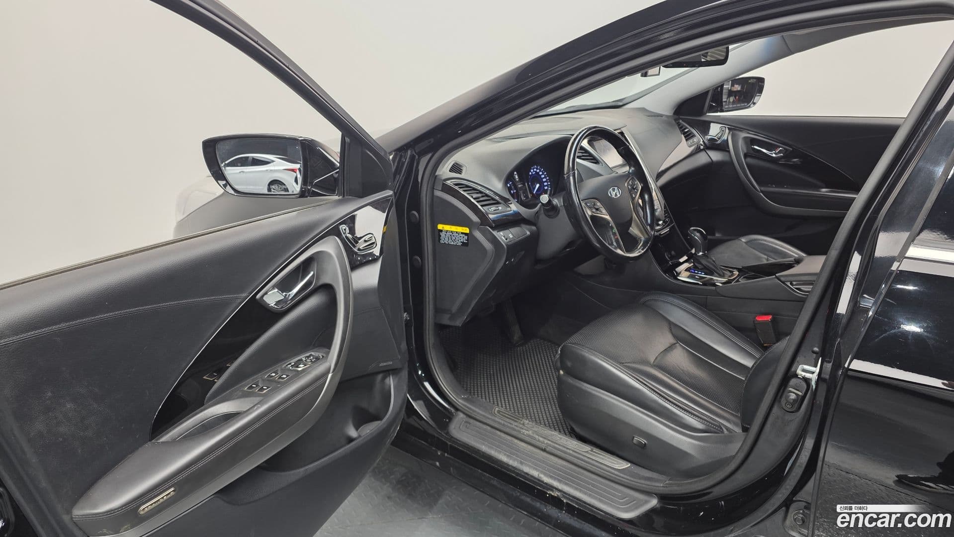 Main__Slider__Photo:Grandeur Hyundai 2012.10-10