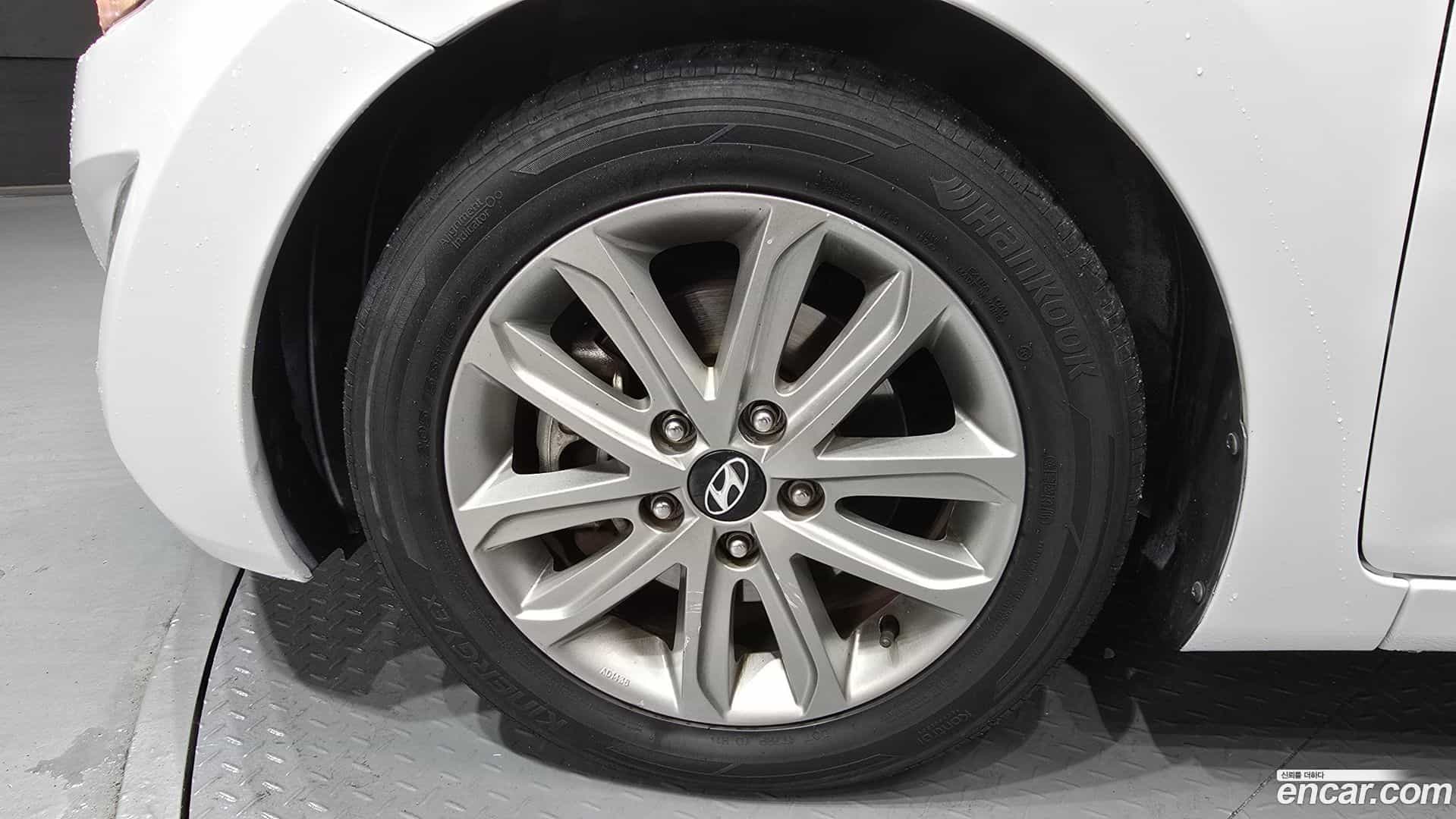 AVANTE Hyundai 2013.9-OUTER-005