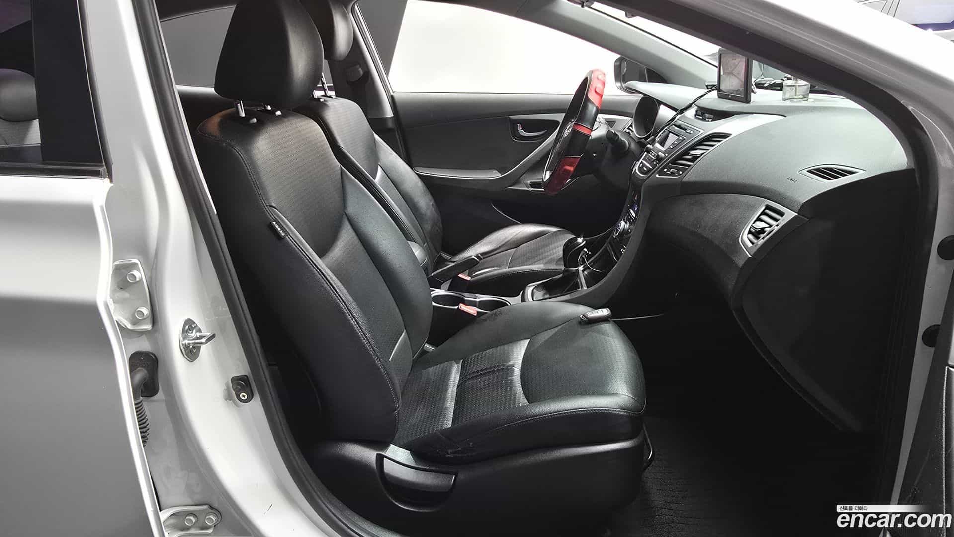 AVANTE Hyundai 2013.9-INNER-010