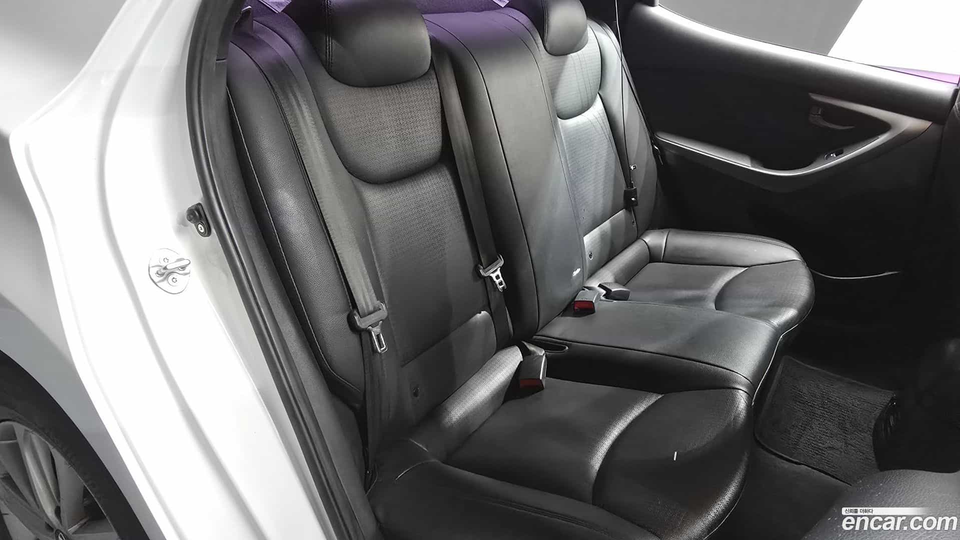 AVANTE Hyundai 2013.9-OPTION-016