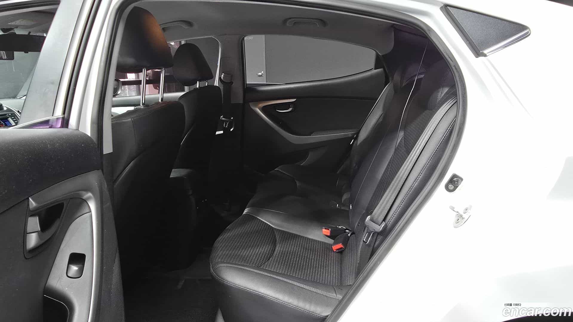 AVANTE Hyundai 2013.9-OPTION-017