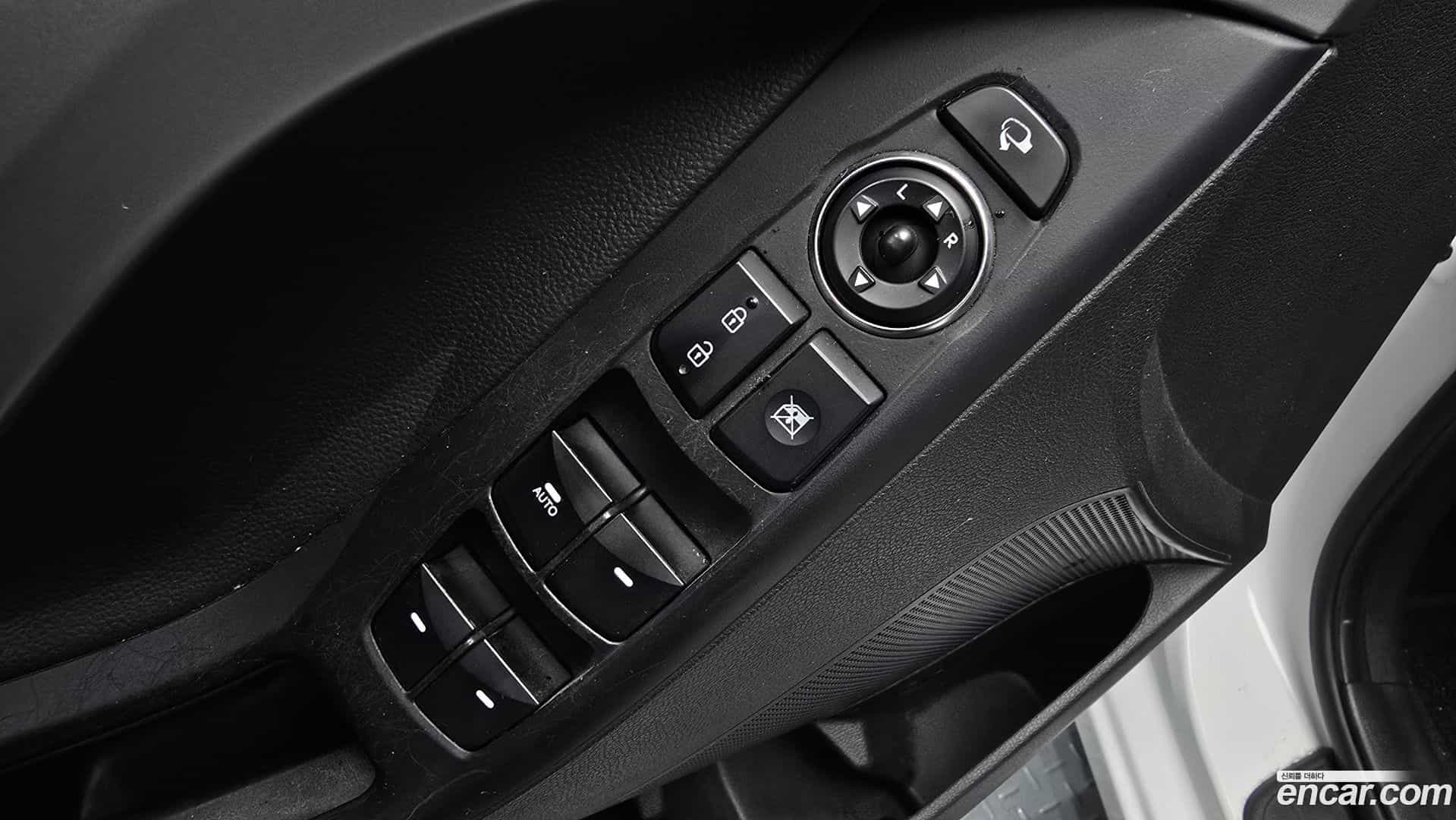 AVANTE Hyundai 2013.9-OPTION-022