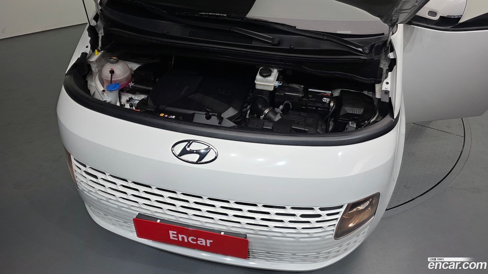 Main__Slider__Photo:Staria Hyundai 2022.11-5