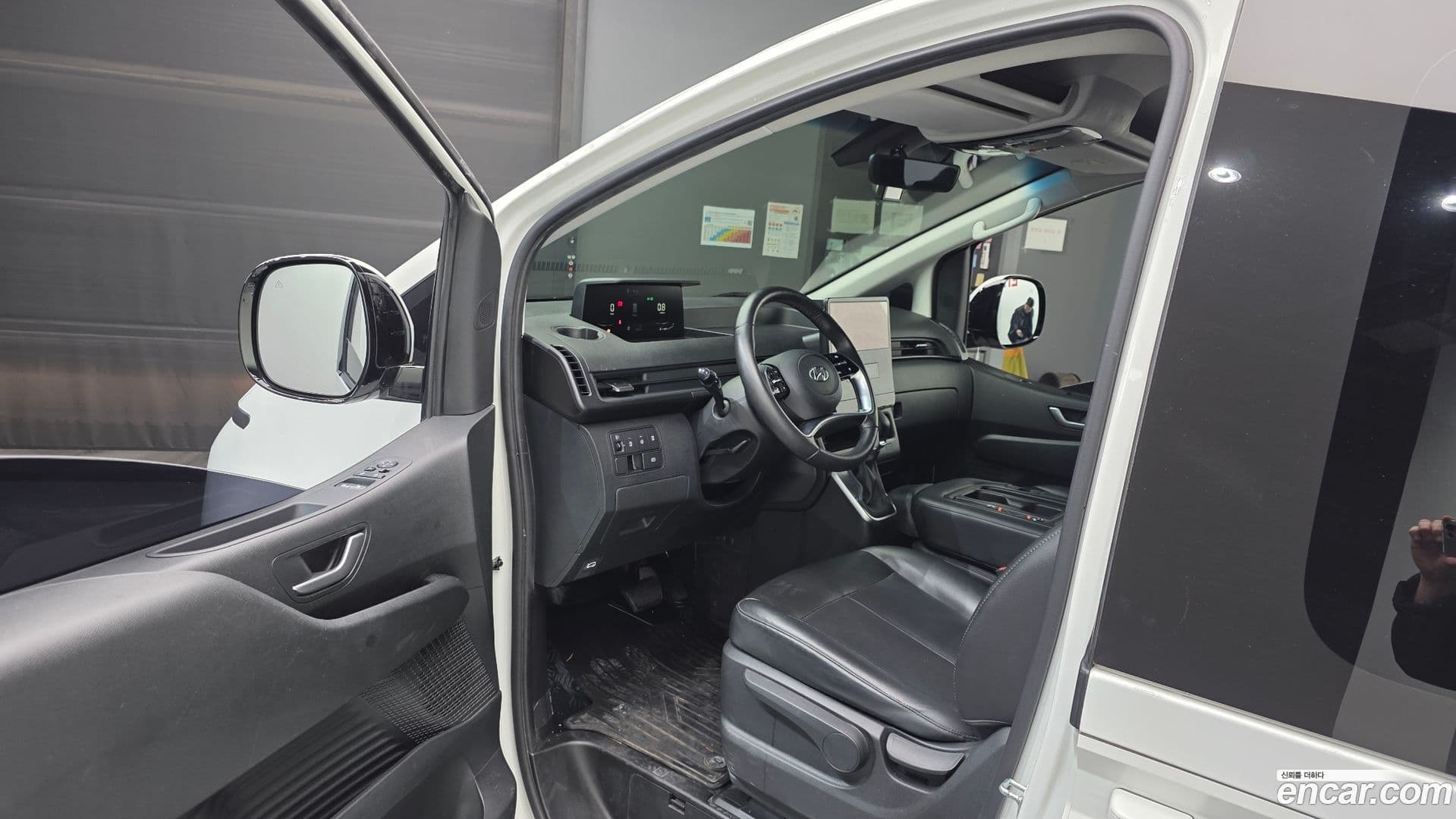 Main__Slider__Photo:Staria Hyundai 2022.11-9