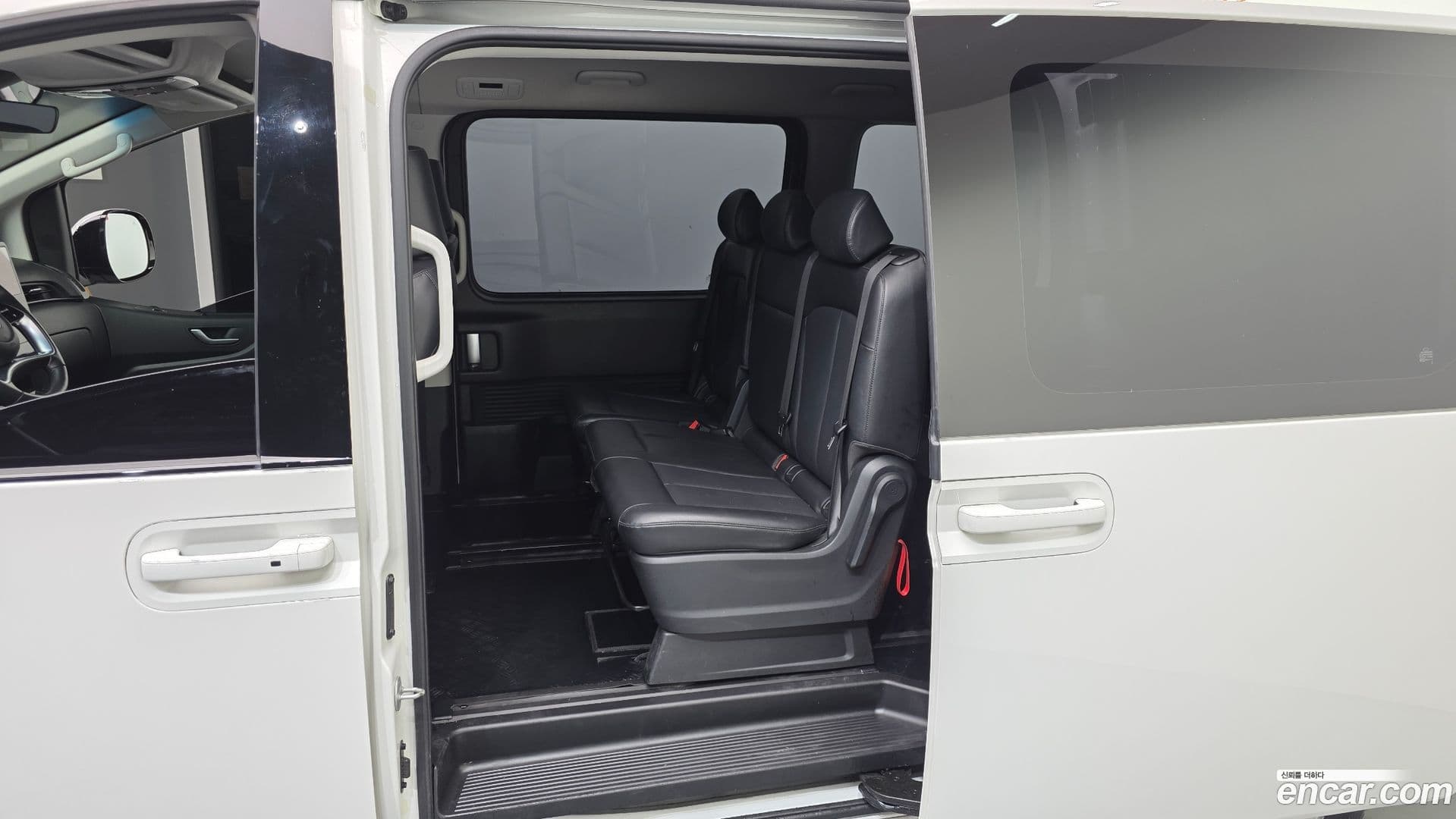 Main__Slider__Photo:Staria Hyundai 2022.11-11