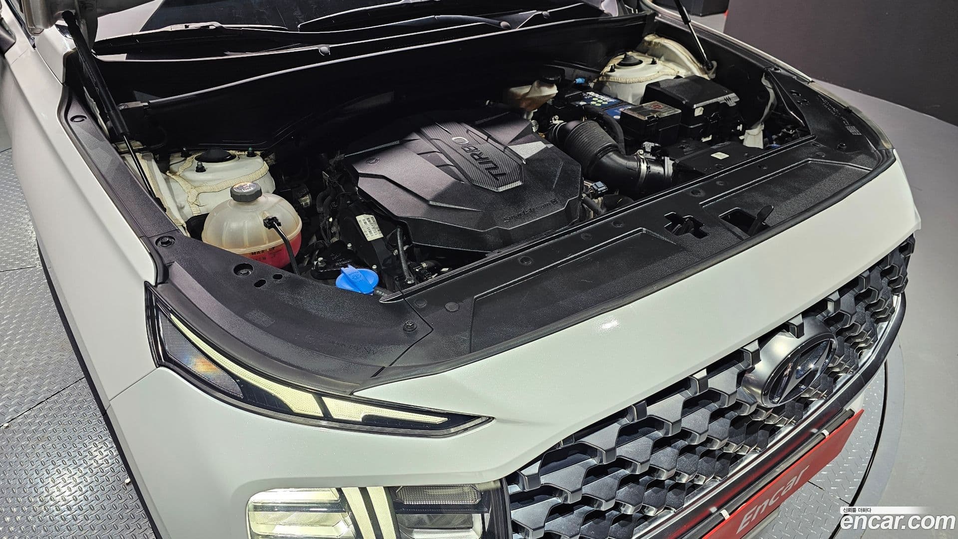 Main__Slider__Photo:Santafe Hyundai 2020.9-5