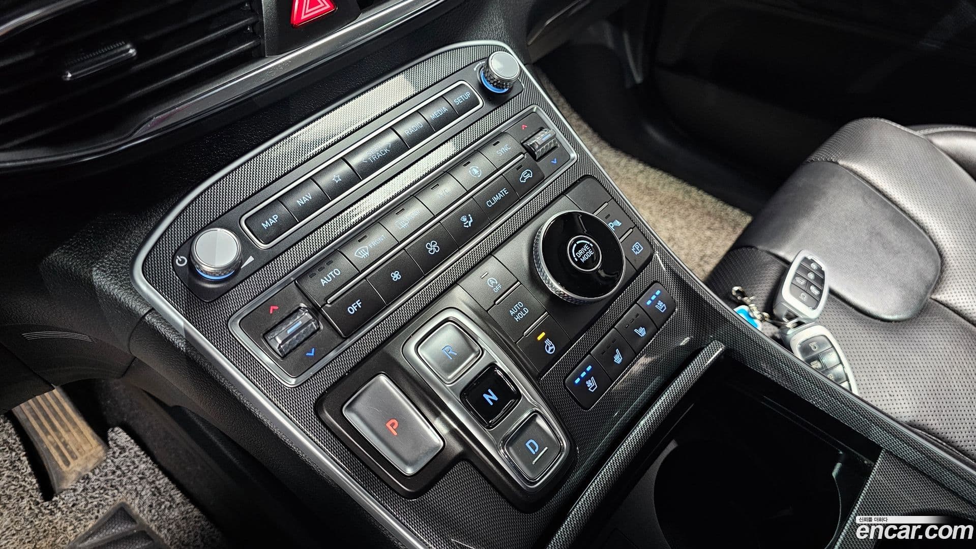 Main__Slider__Photo:Santafe Hyundai 2020.9-8