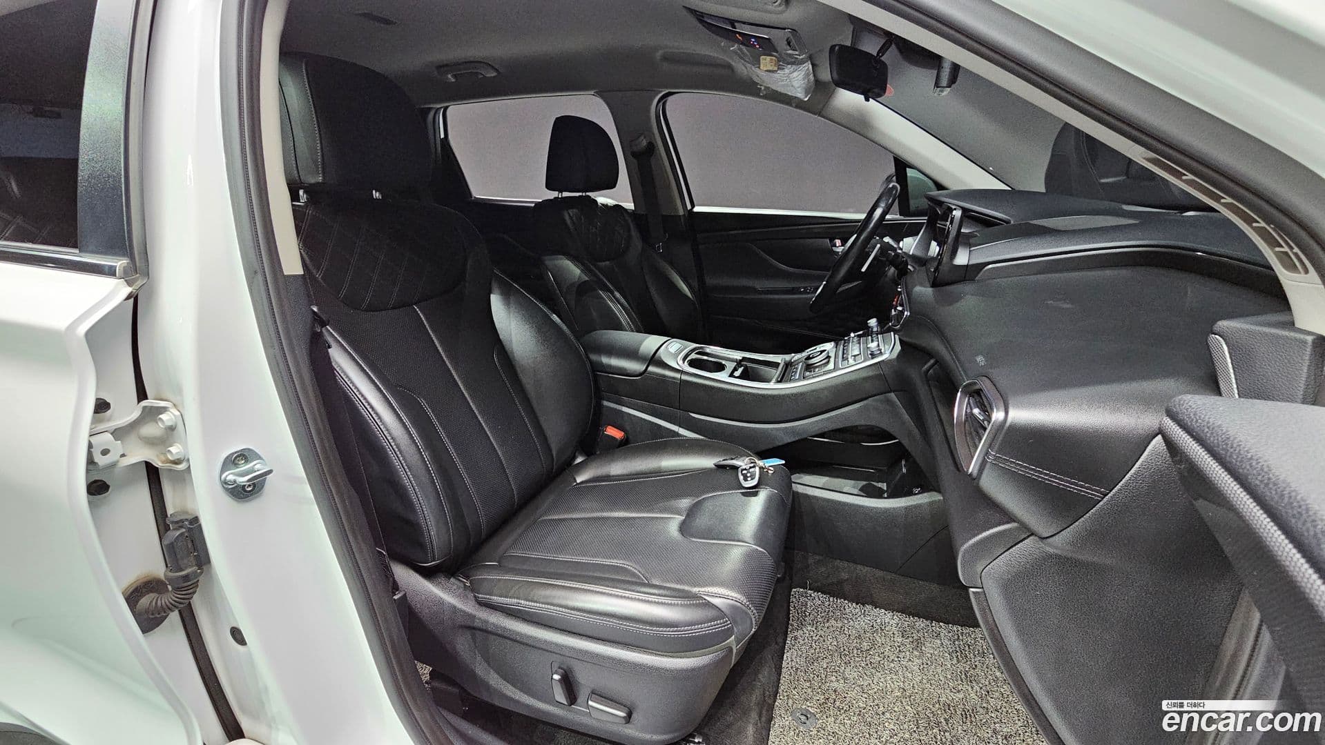 Main__Slider__Photo:Santafe Hyundai 2020.9-9