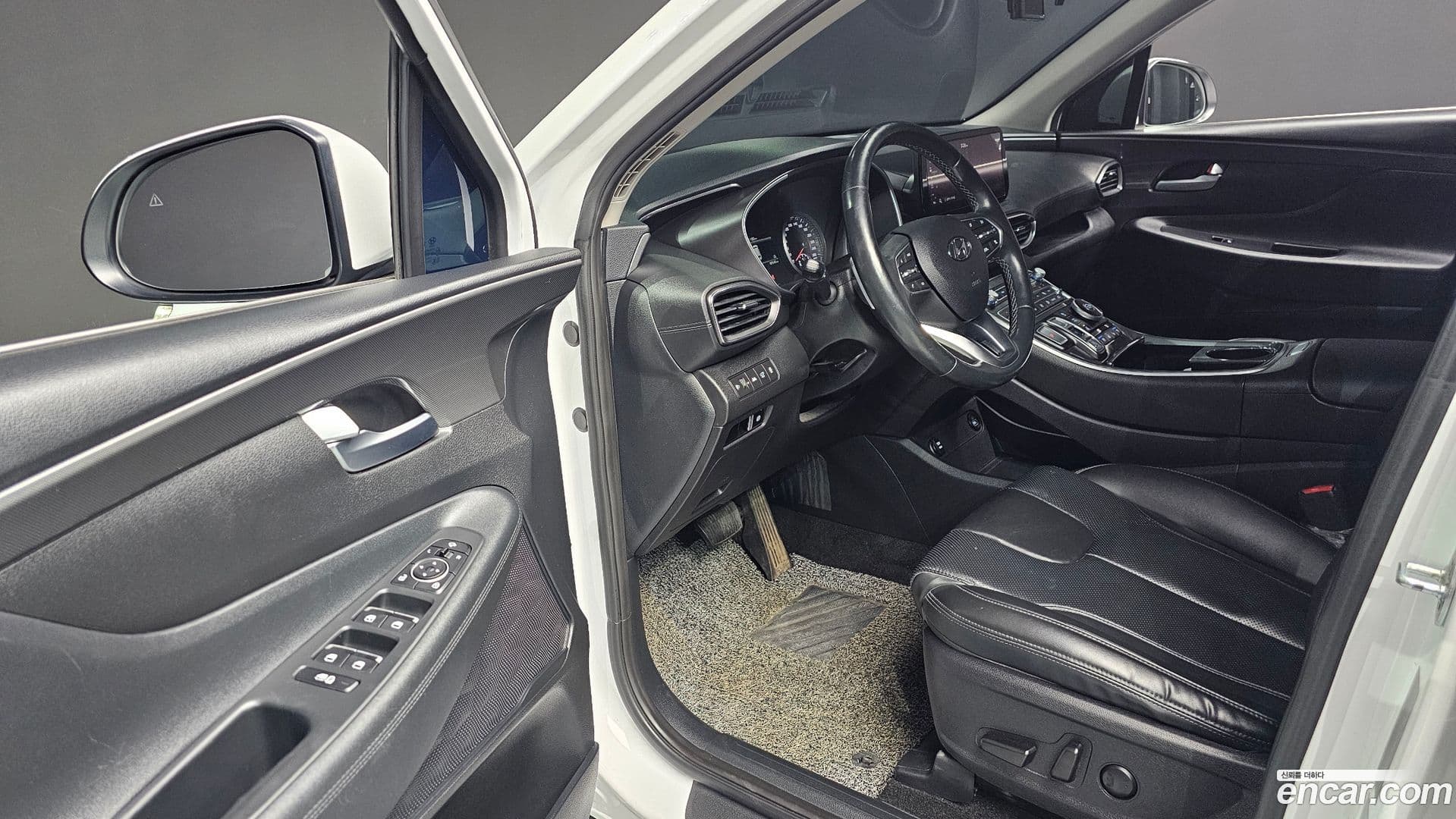 Main__Slider__Photo:Santafe Hyundai 2020.9-11