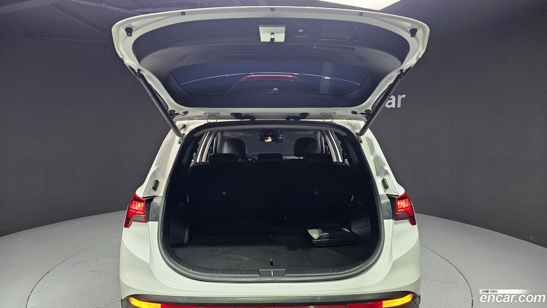 Main__Slider__Photo:Santafe Hyundai 2020.9-19