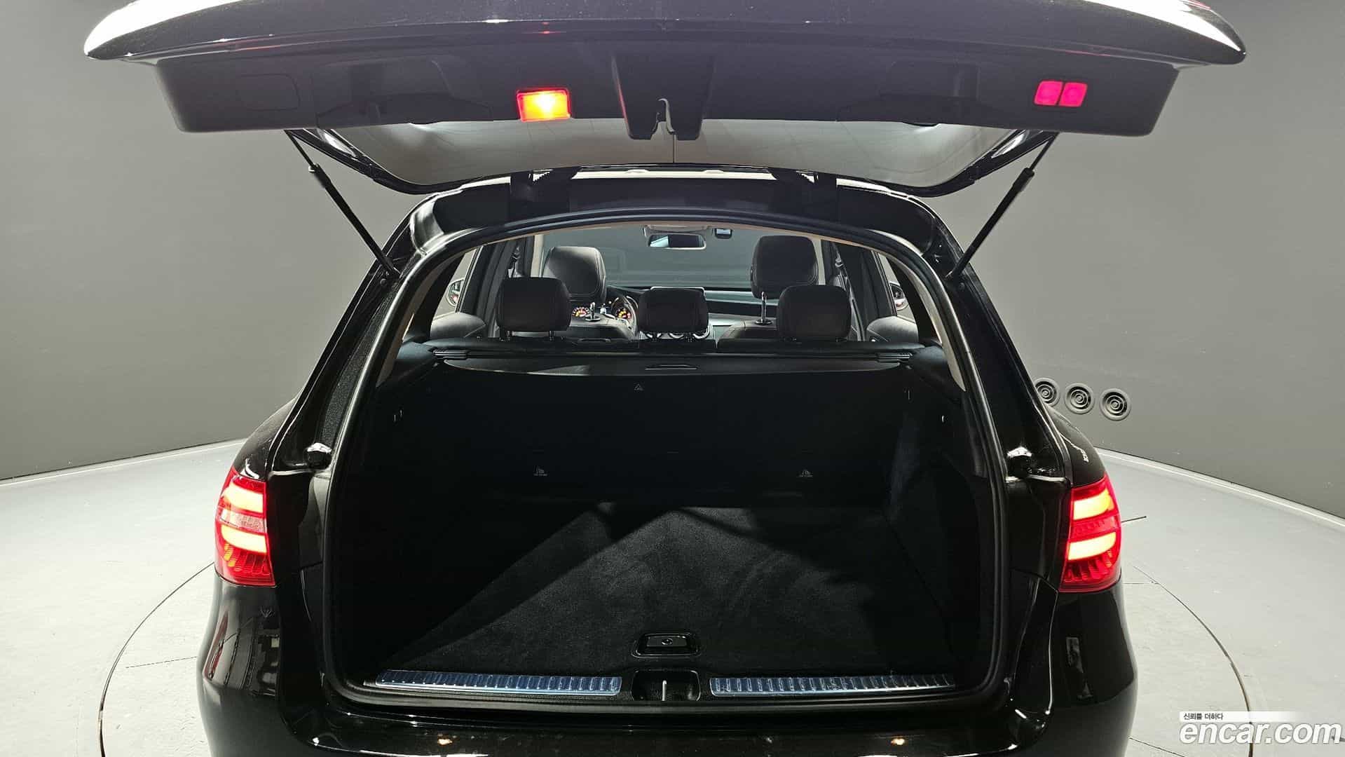 GLC-Class Mercedes-Benz 2018.7-OPTION-024