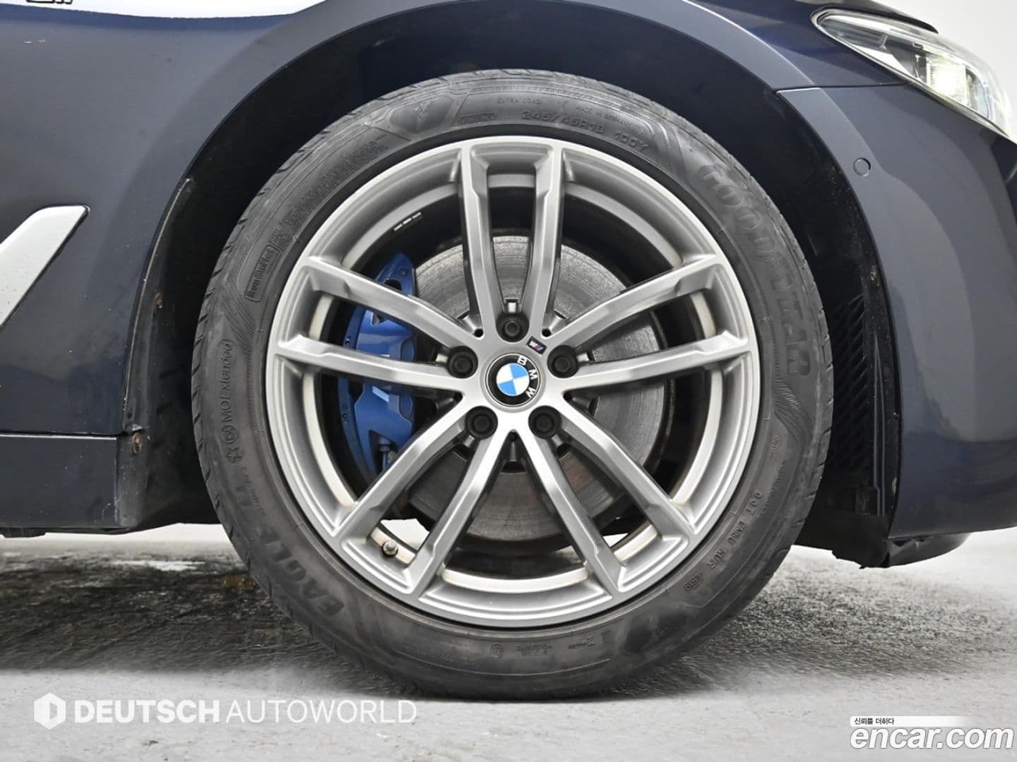 Main__Slider__Photo:5-Series BMW 2018.2-4