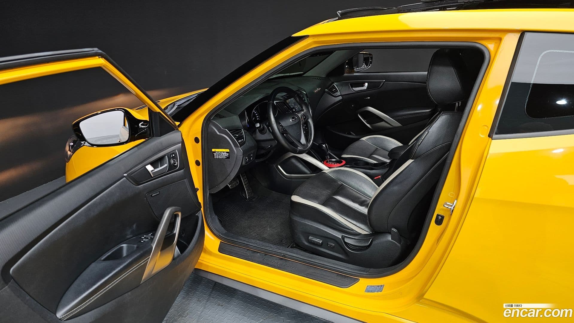 Main__Slider__Photo:Veloster Hyundai 2012.7-10