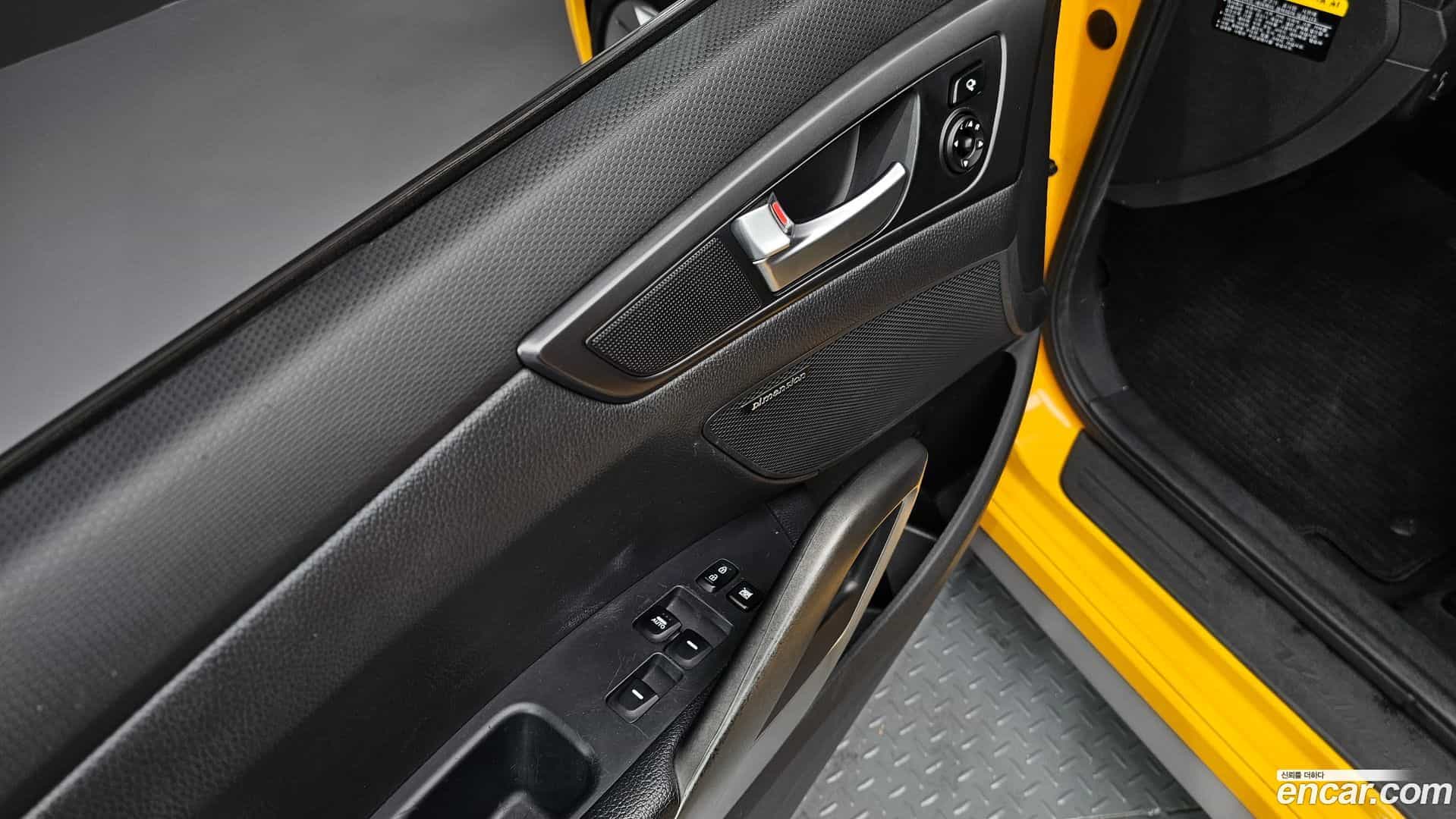 Veloster Hyundai 2012.7-OPTION-022