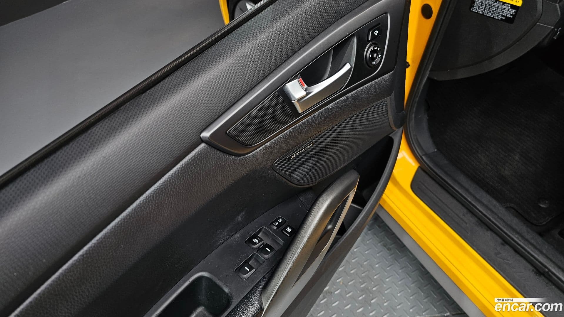 Main__Slider__Photo:Veloster Hyundai 2012.7-17