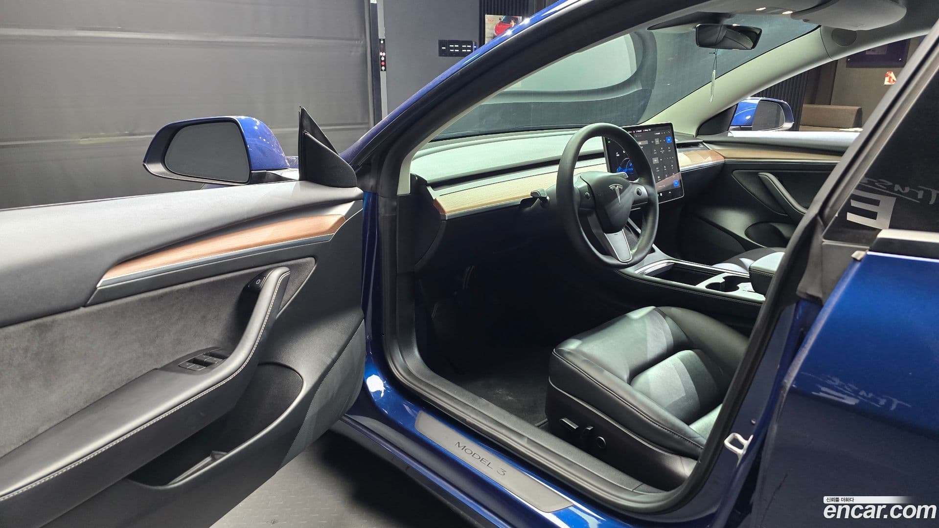 Main__Slider__Photo:Model 3 Tesla 2022.1-10