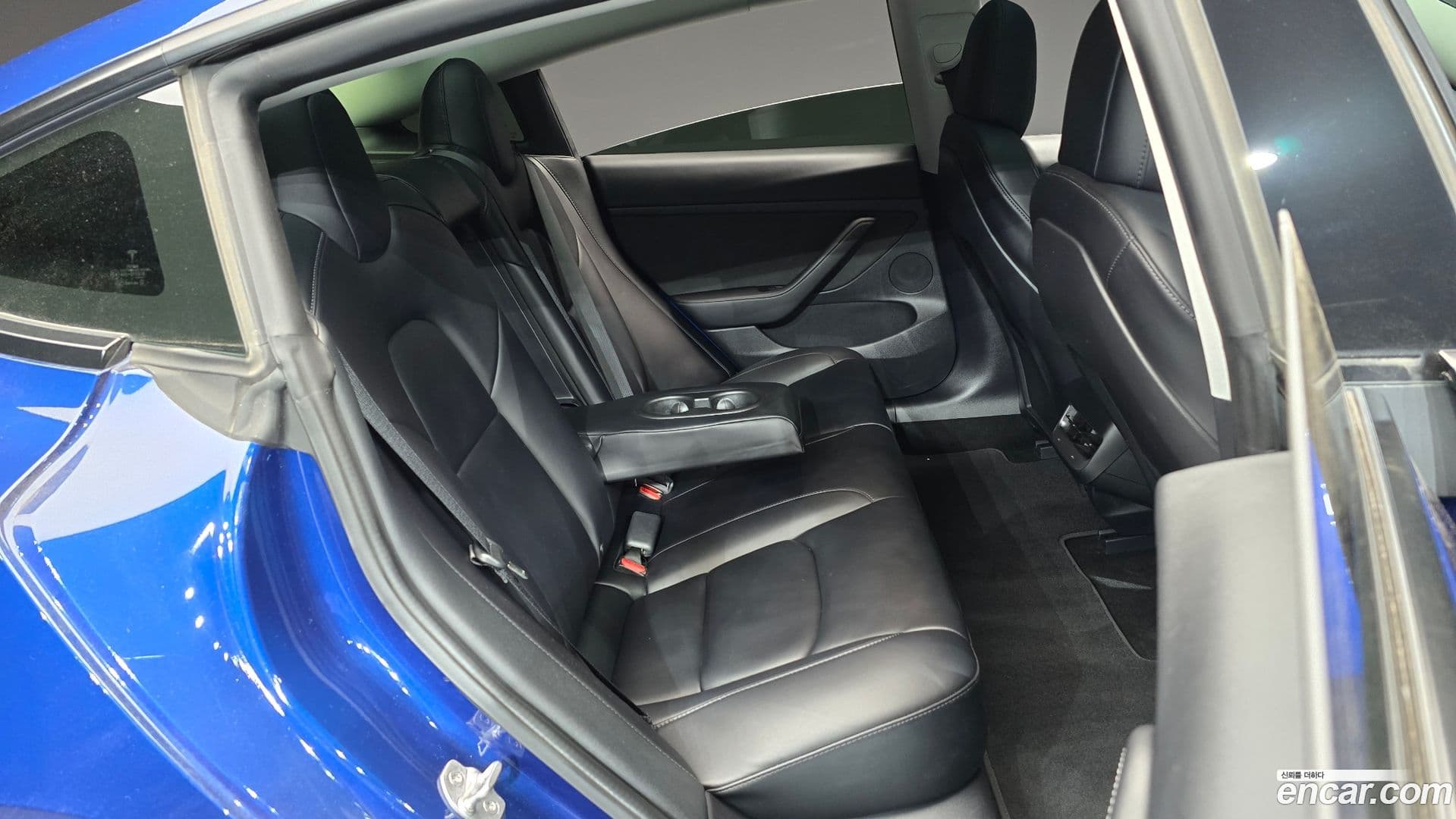 Main__Slider__Photo:Model 3 Tesla 2022.1-11