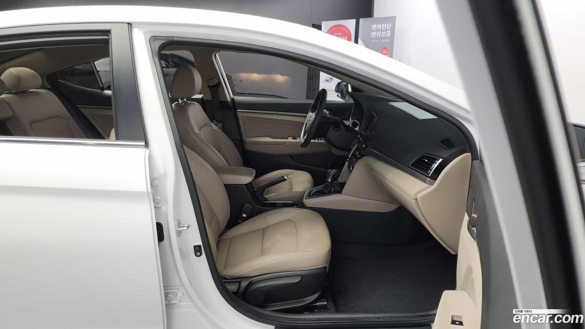 AVANTE Hyundai 2017.0-INNER-010