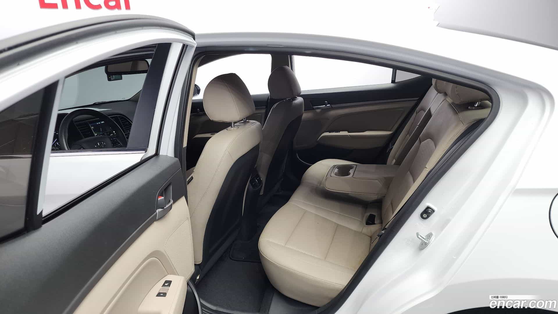 AVANTE Hyundai 2017.0-OPTION-015