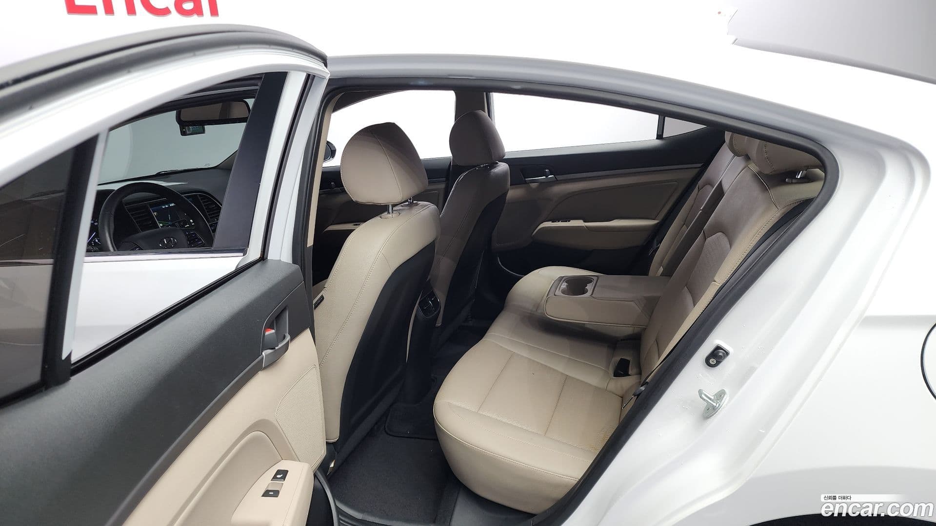 Main__Slider__Photo:AVANTE Hyundai 2017.0-10