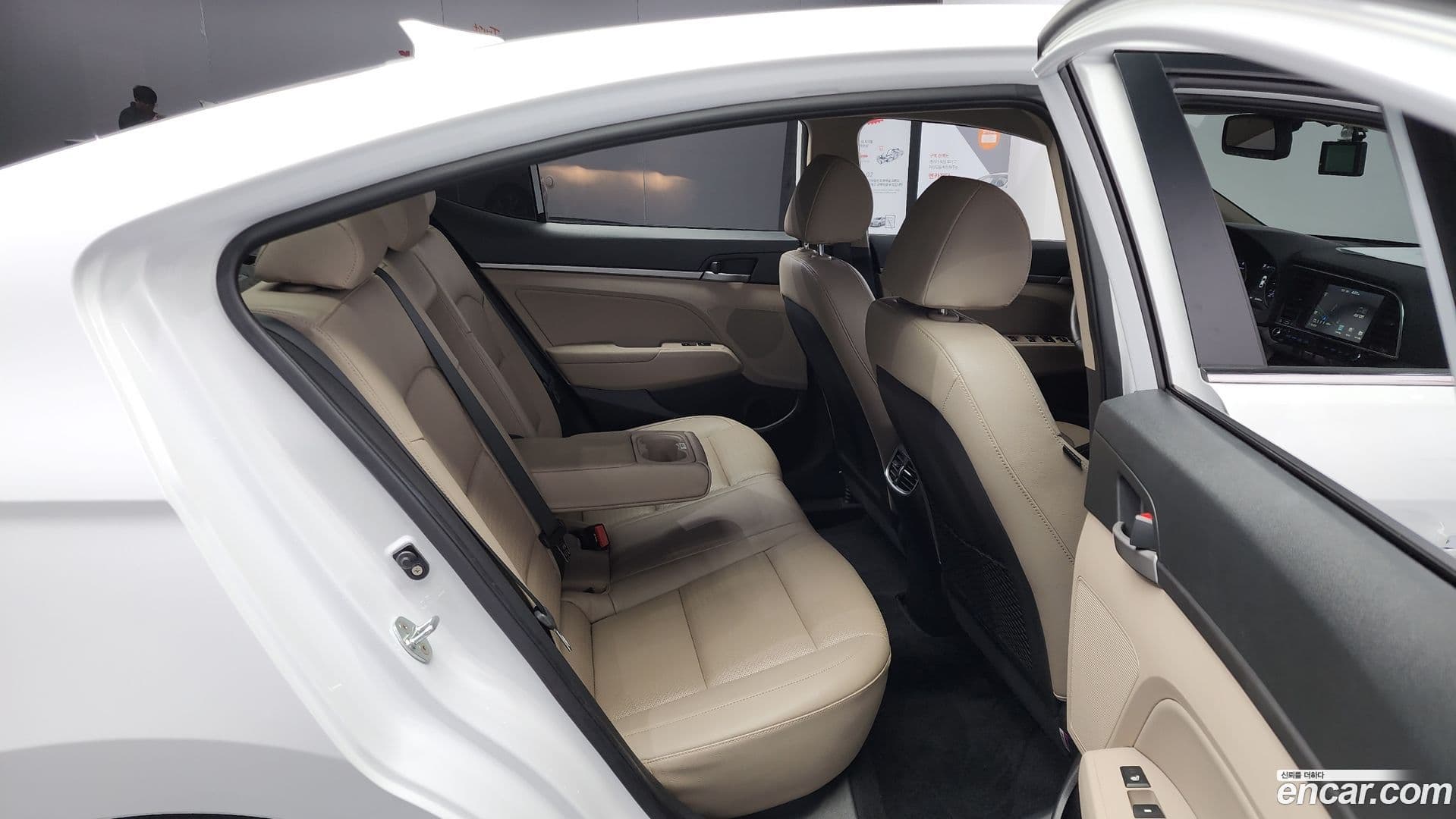 Main__Slider__Photo:AVANTE Hyundai 2017.0-11