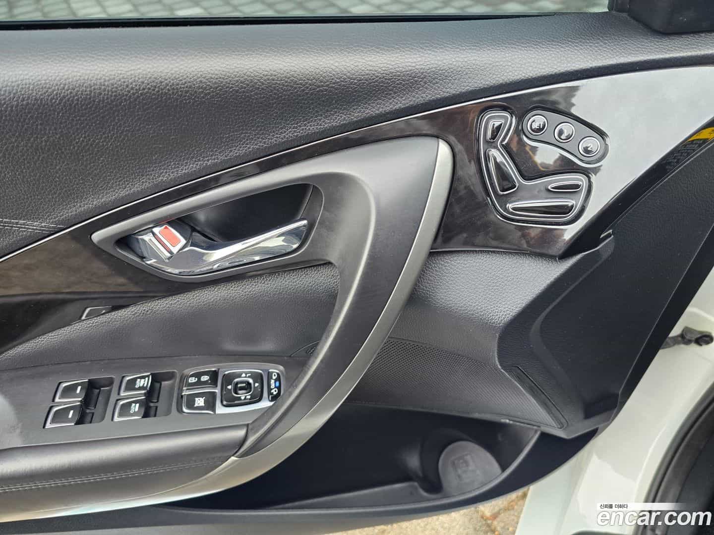 Grandeur Hyundai 2015.11-OPTION-017