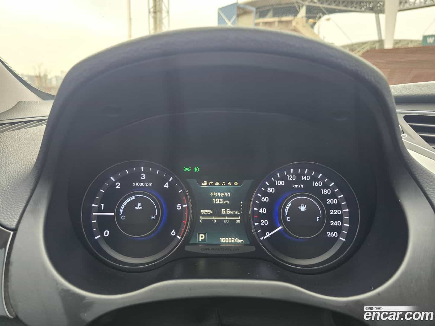 Grandeur Hyundai 2015.11-OPTION-021