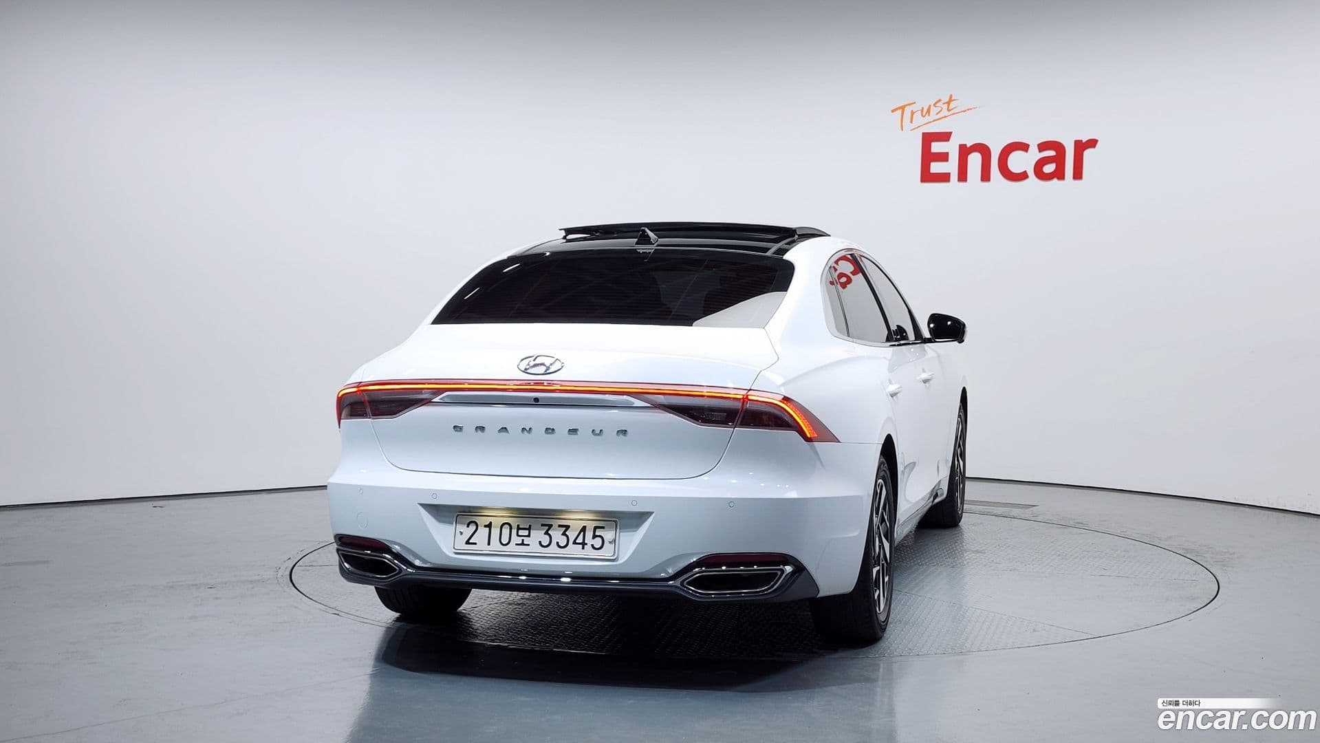 Main__Slider__Photo:Grandeur Hyundai 2021.10-3