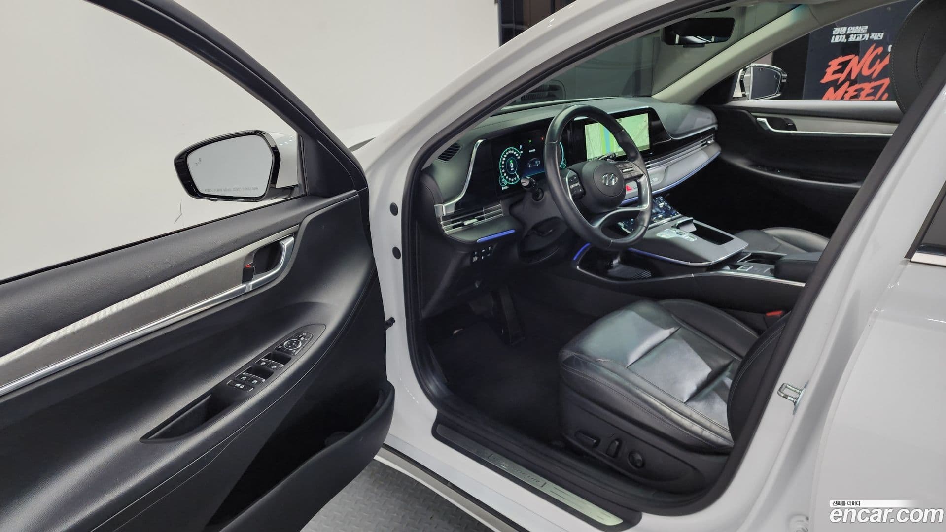 Main__Slider__Photo:Grandeur Hyundai 2021.10-9