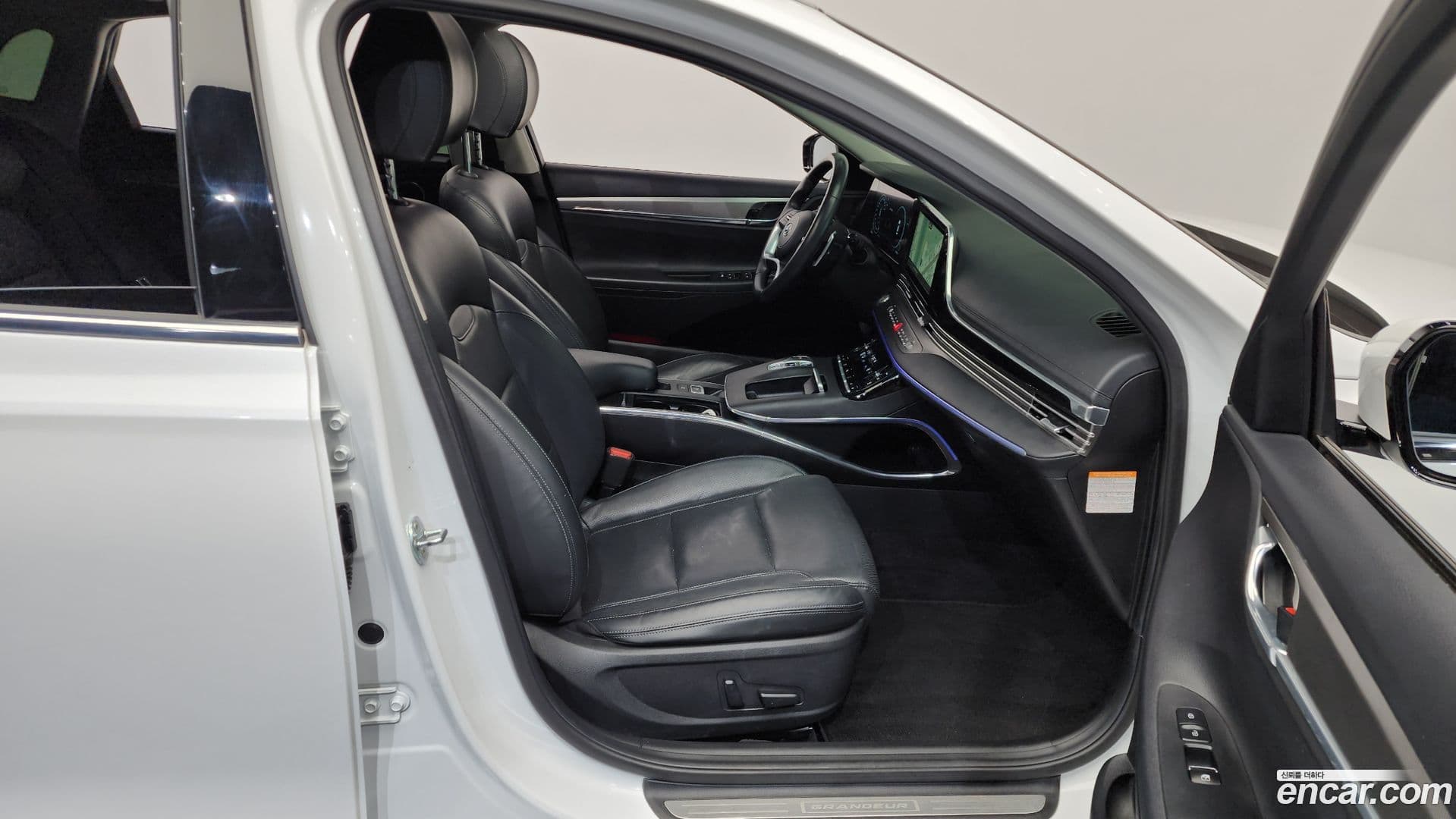 Main__Slider__Photo:Grandeur Hyundai 2021.10-10