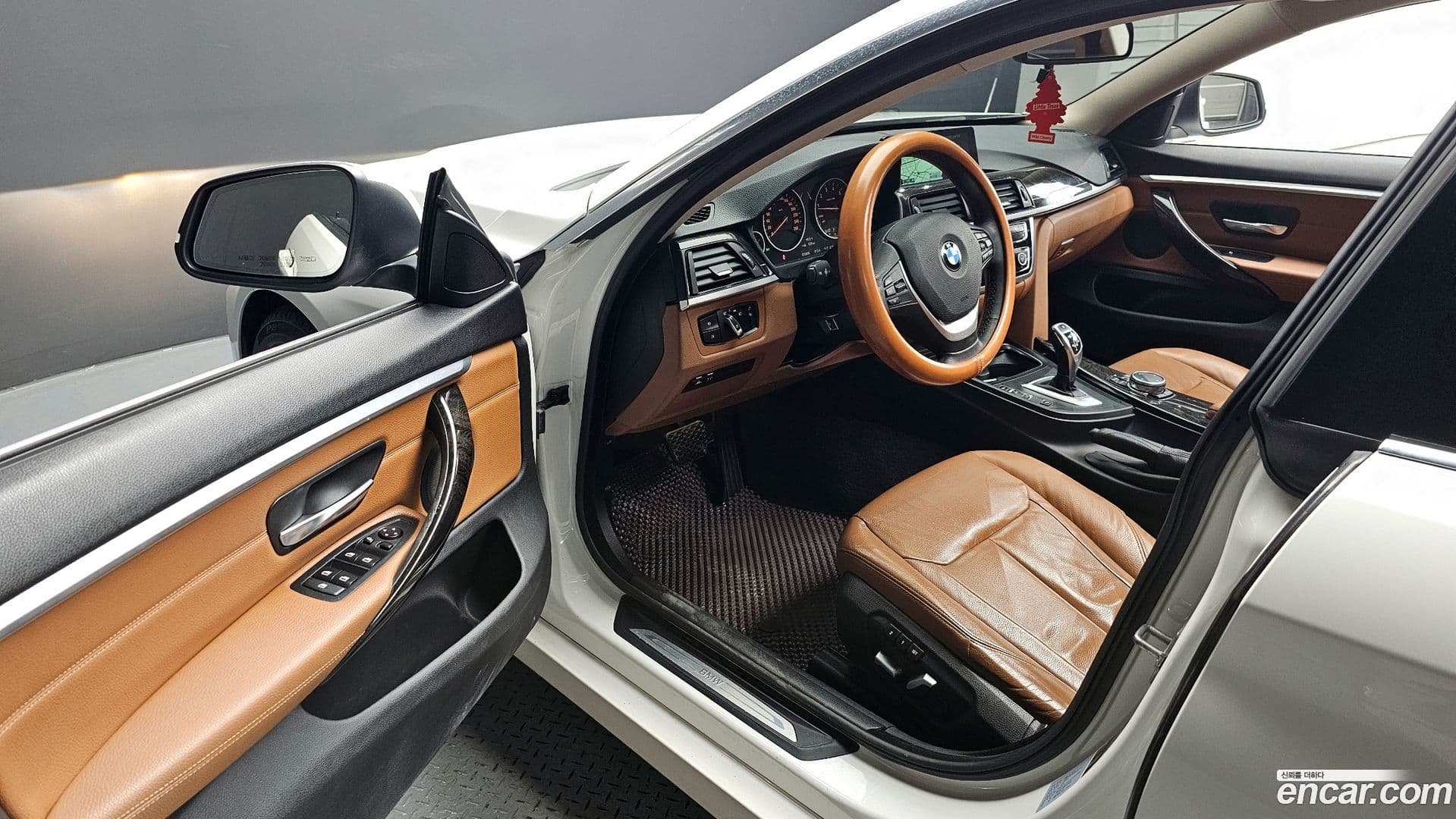 Main__Slider__Photo:4-Series BMW 2016.10-9