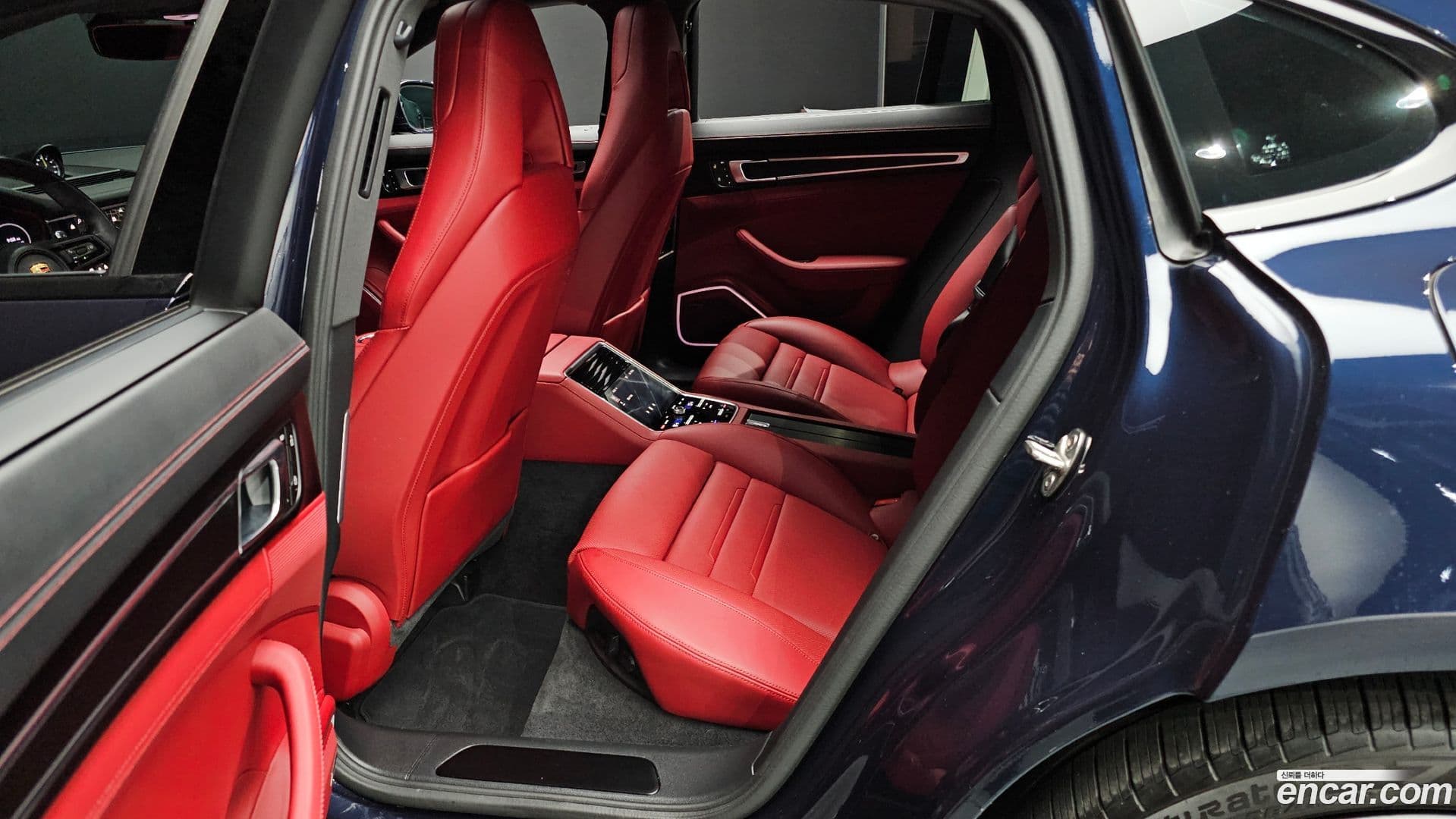 Main__Slider__Photo:Panamera Porsche 2023.3-11