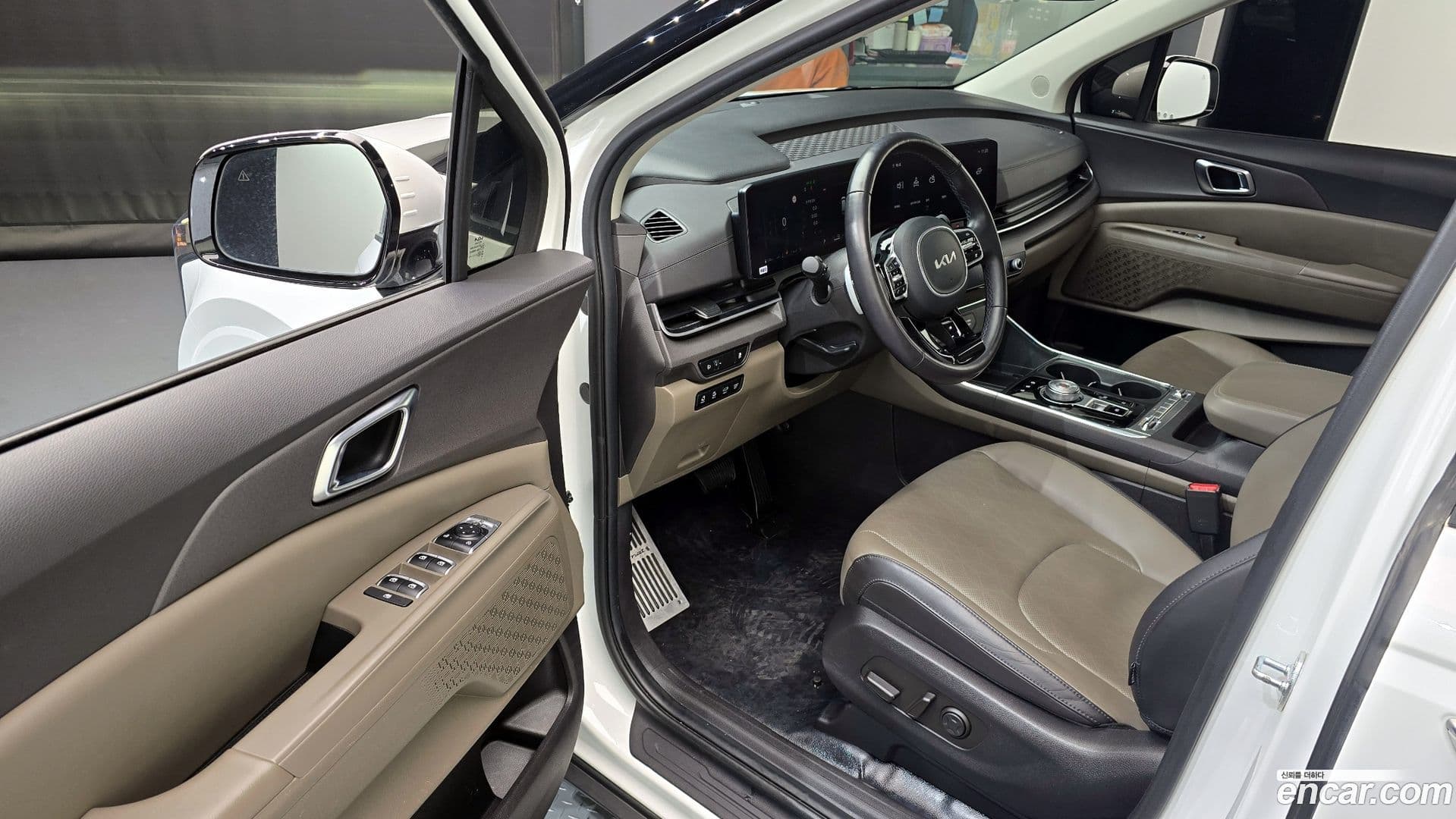 Main__Slider__Photo:Canival Kia 2024.2-9