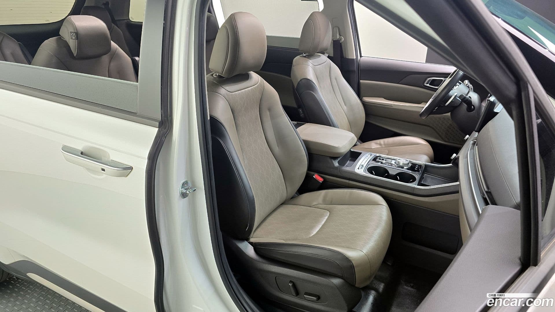 Main__Slider__Photo:Canival Kia 2024.2-10