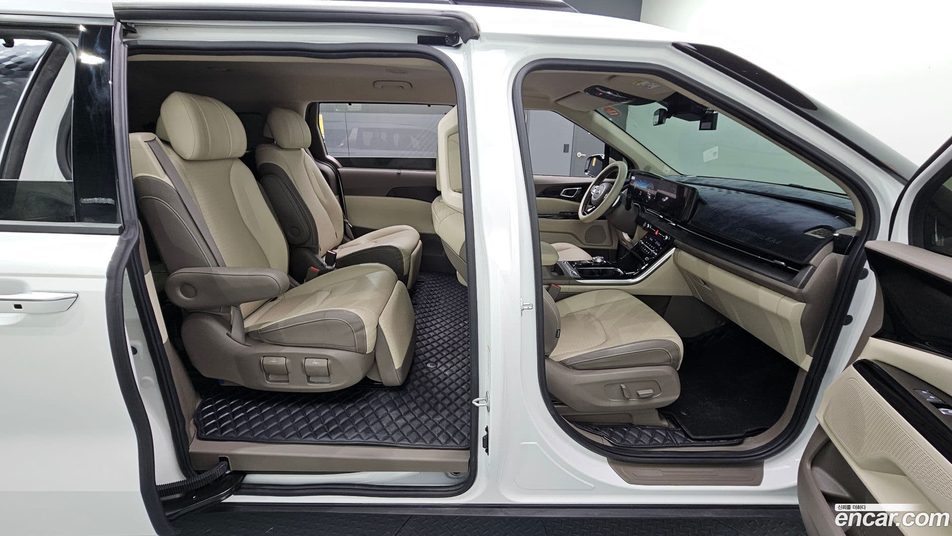 Main__Slider__Photo:Canival Kia 2021.4-10