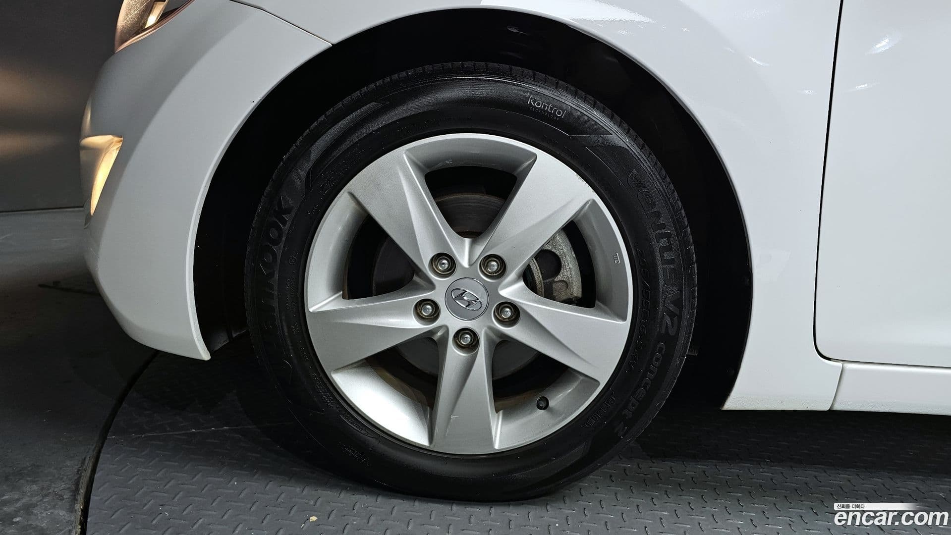 Main__Slider__Photo:AVANTE Hyundai 2012.4-4