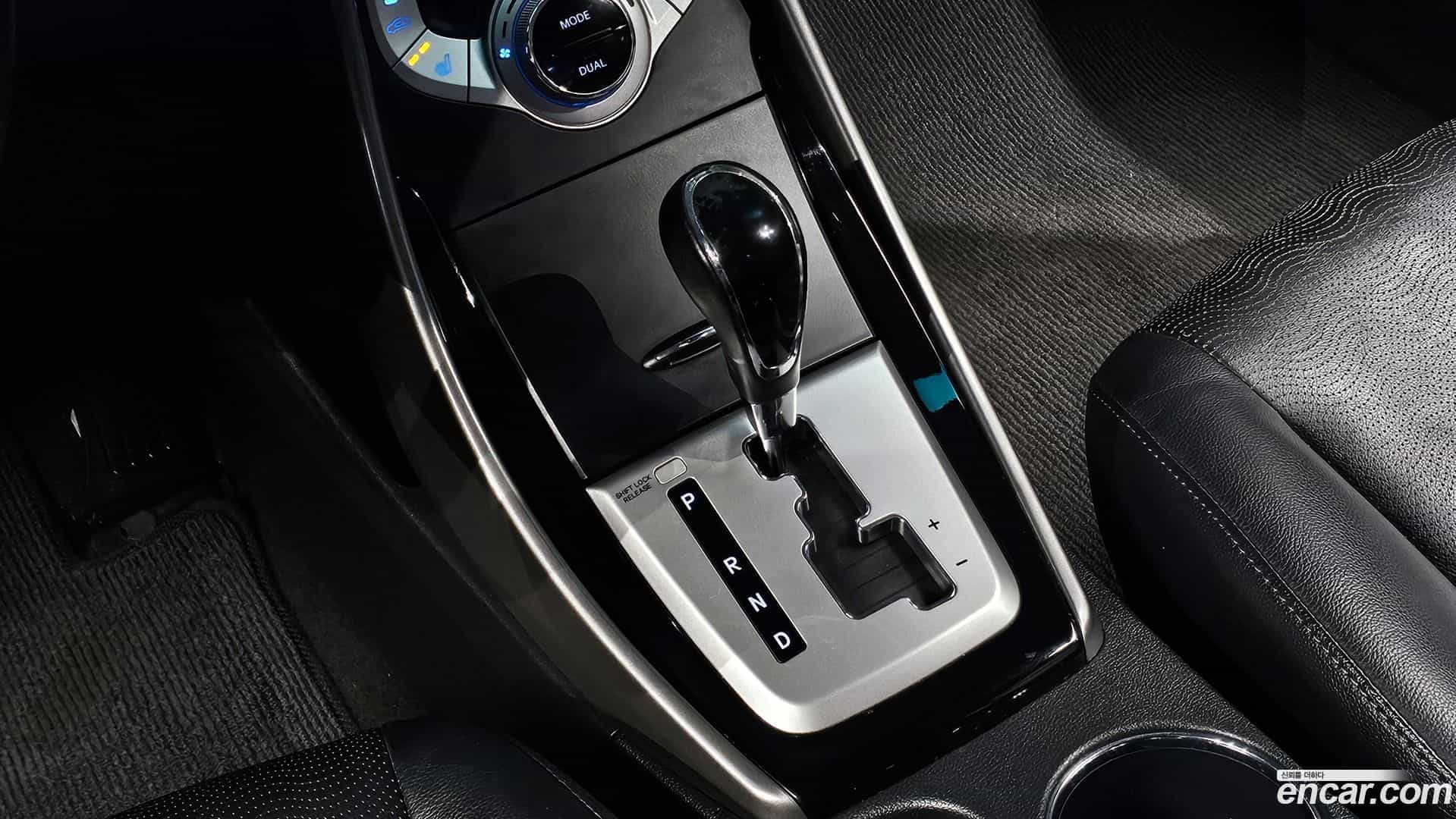 AVANTE Hyundai 2012.4-INNER-009