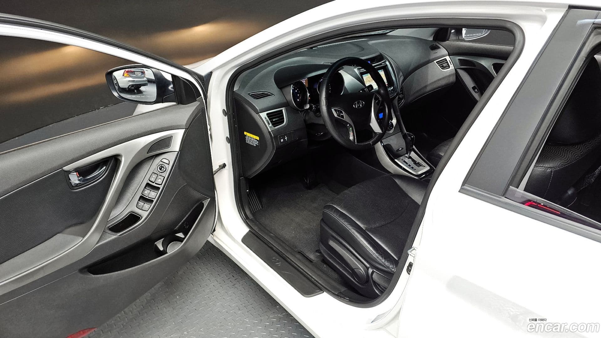 Main__Slider__Photo:AVANTE Hyundai 2012.4-10