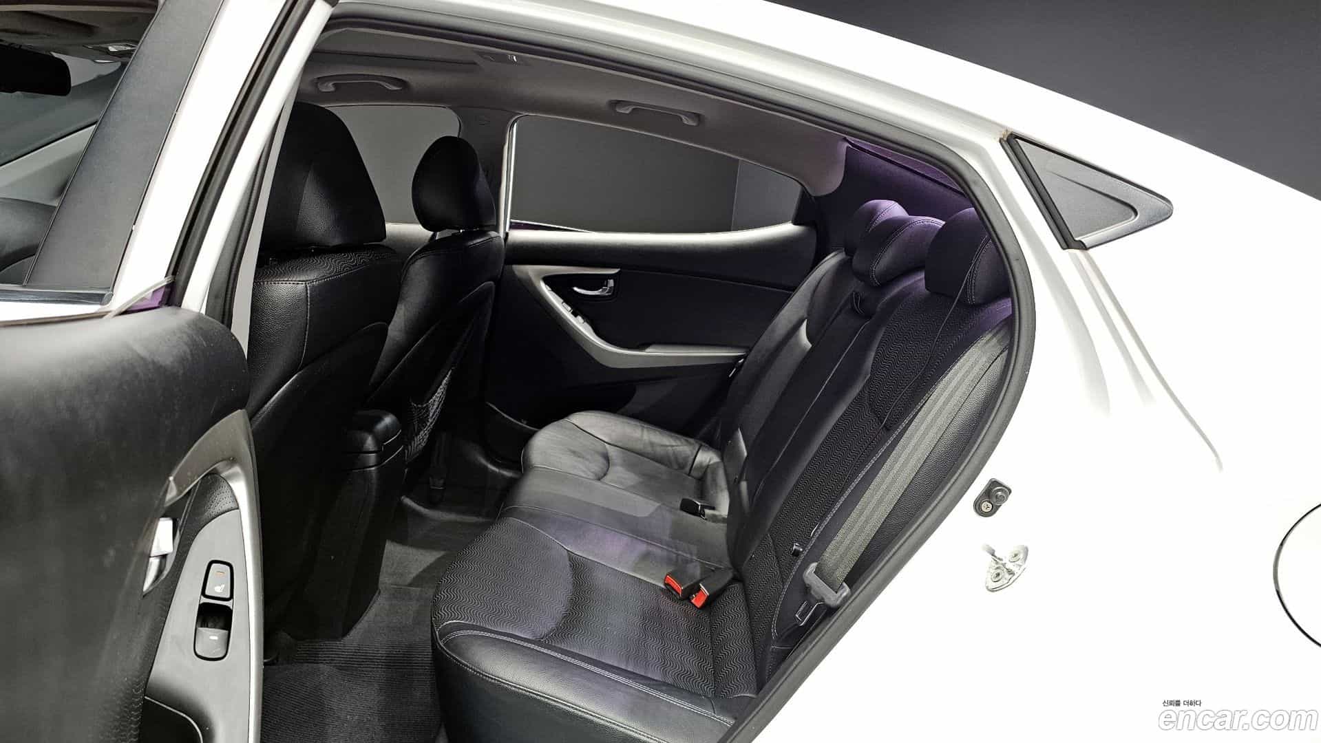 AVANTE Hyundai 2012.4-OPTION-016