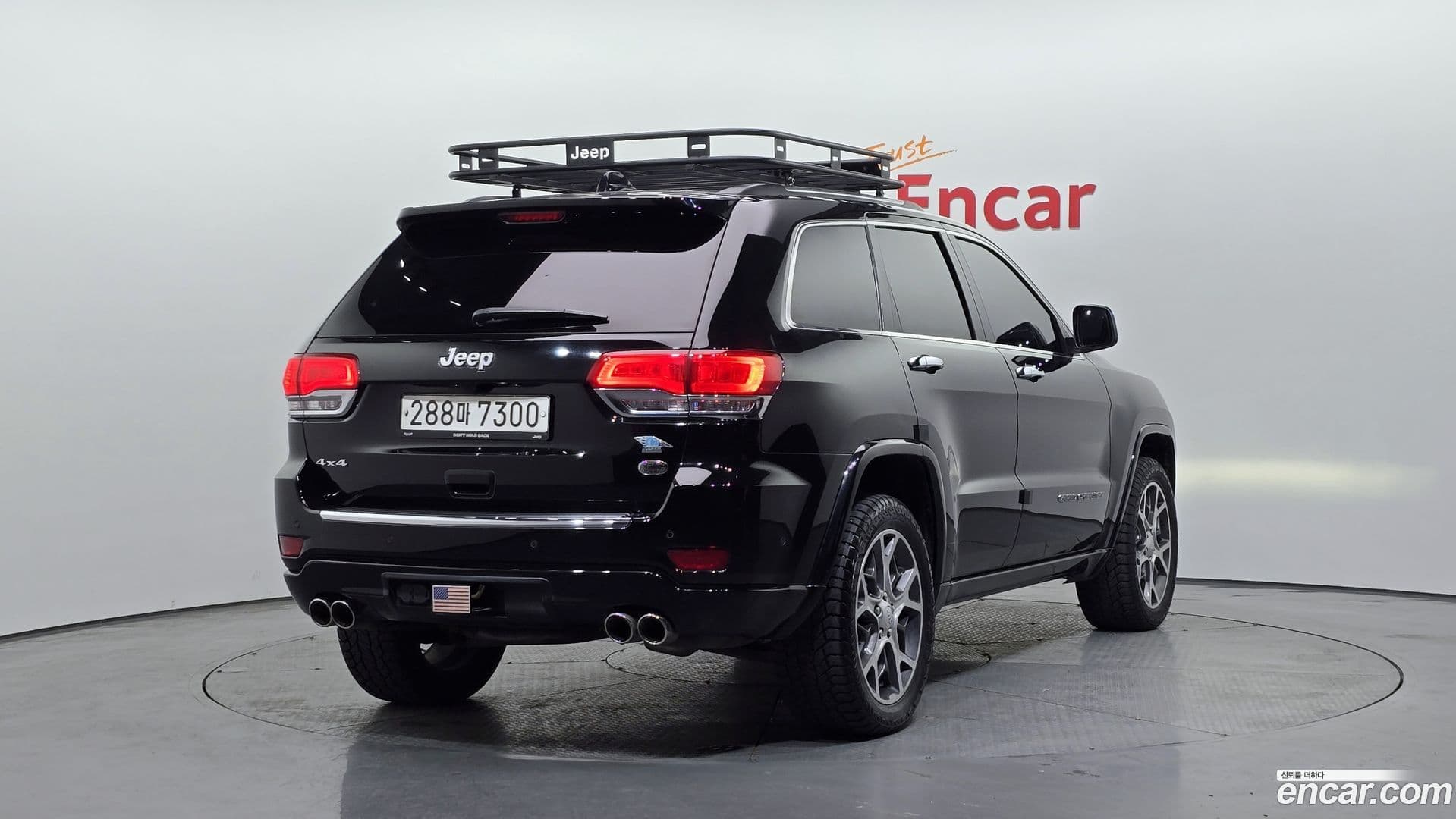 Main__Slider__Photo:Cherokee Jeep 2019.10-1