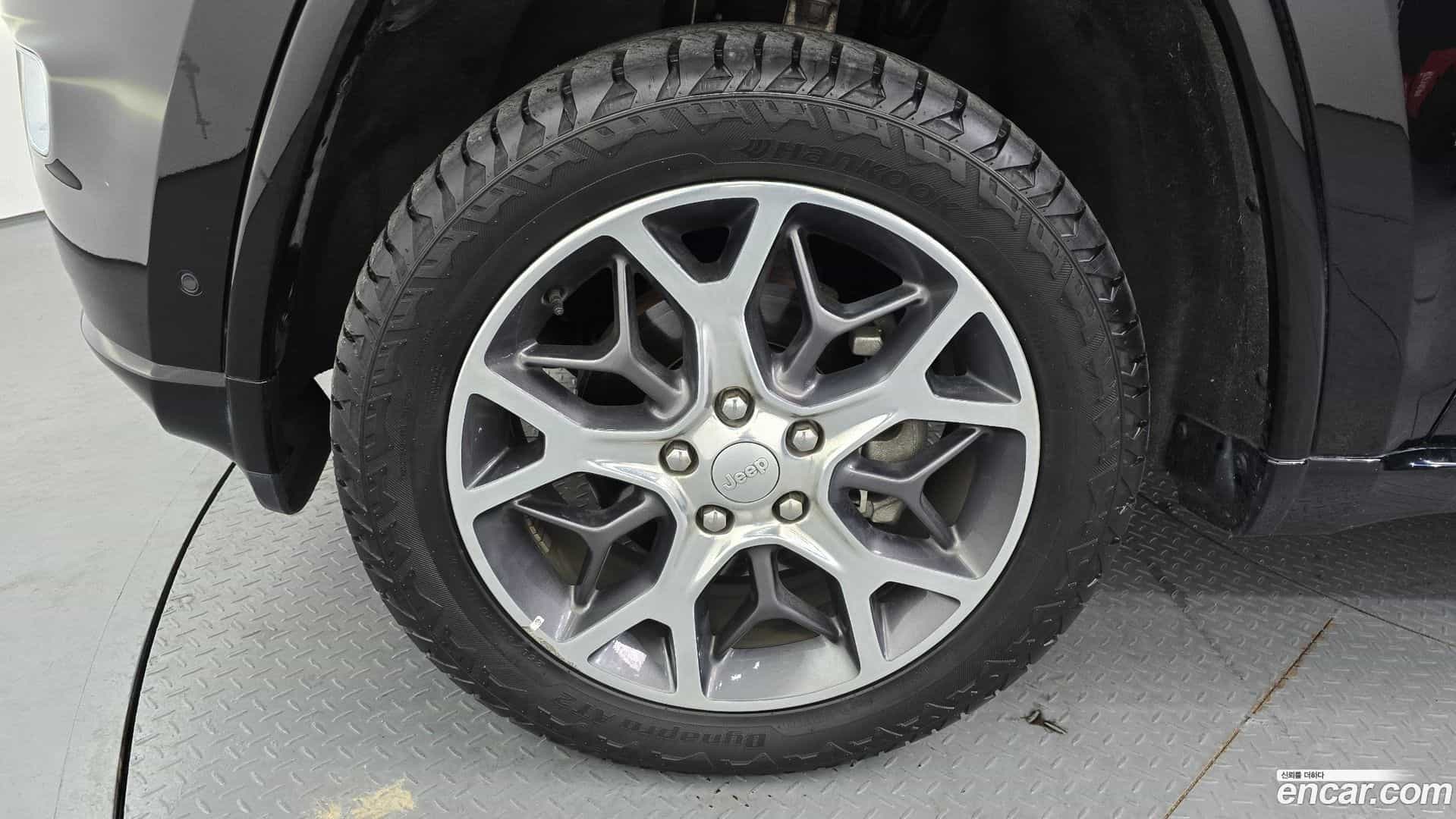 Cherokee Jeep 2019.10-OUTER-005