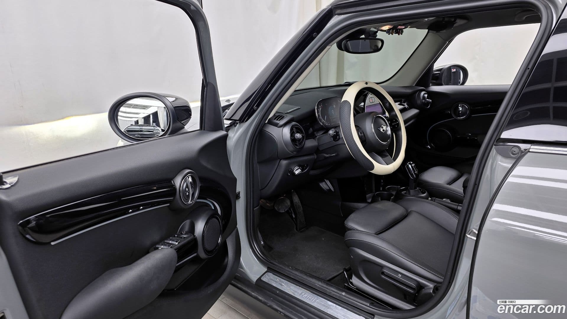 Main__Slider__Photo:Cooper Mini 2022.3-9