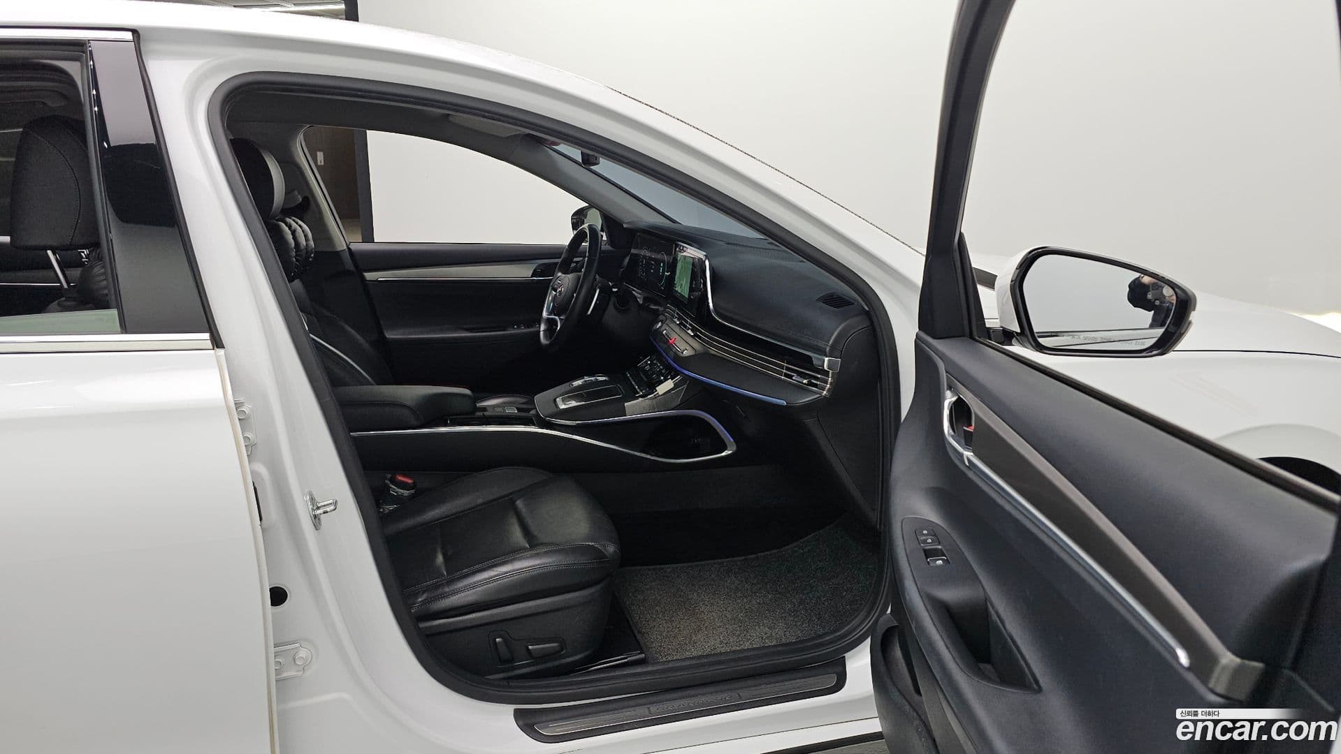 Main__Slider__Photo:Grandeur Hyundai 2022.3-17