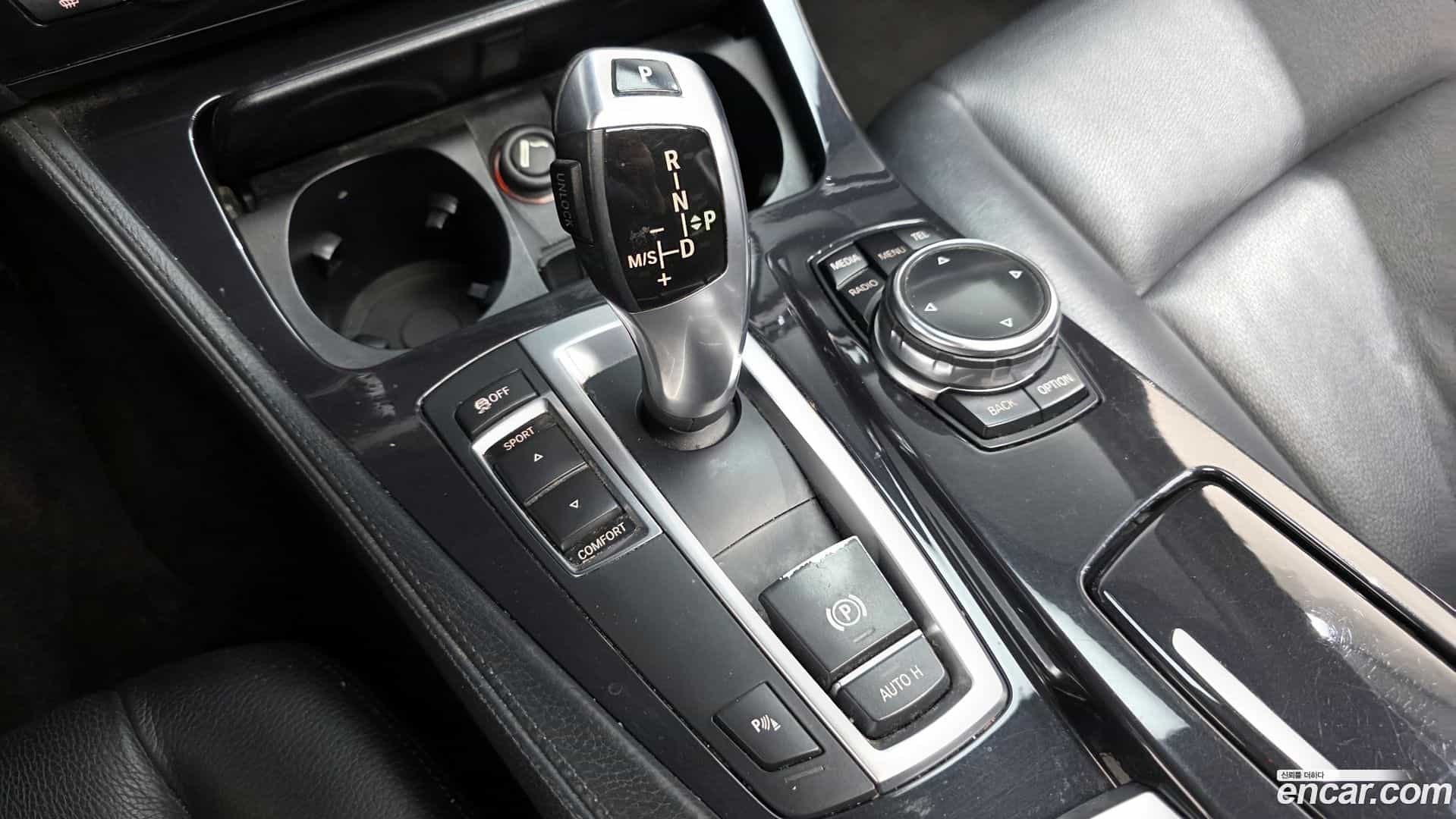 5-Series BMW 2014.2-INNER-009