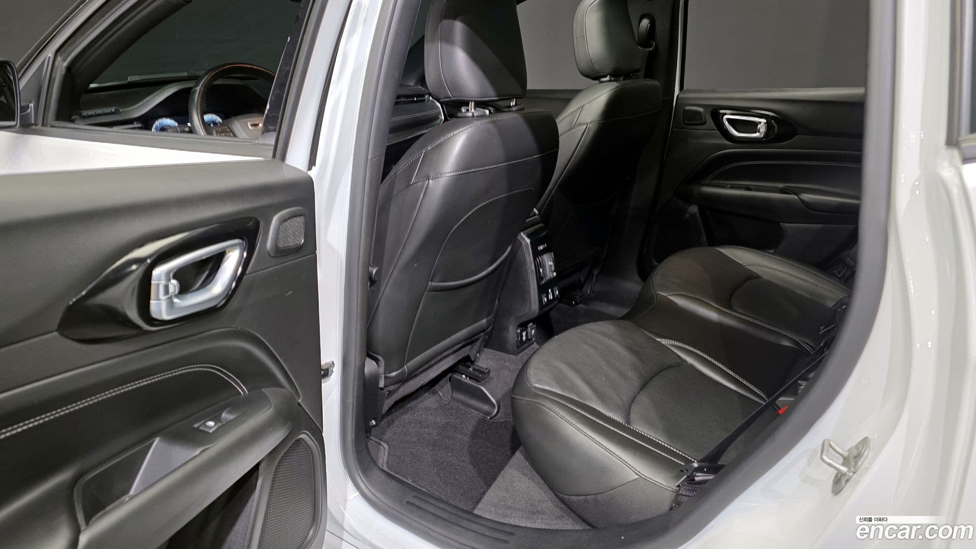 Main__Slider__Photo:Compass Jeep 2022.6-10