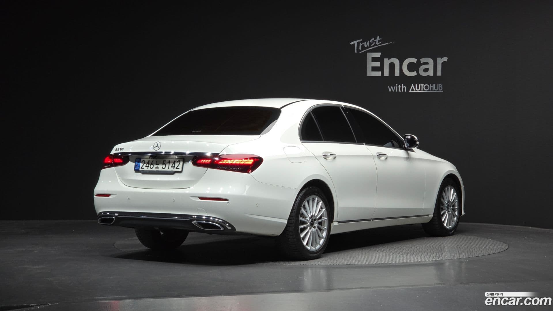 Main__Slider__Photo:E-Class Mercedes-Benz 2021.9-1