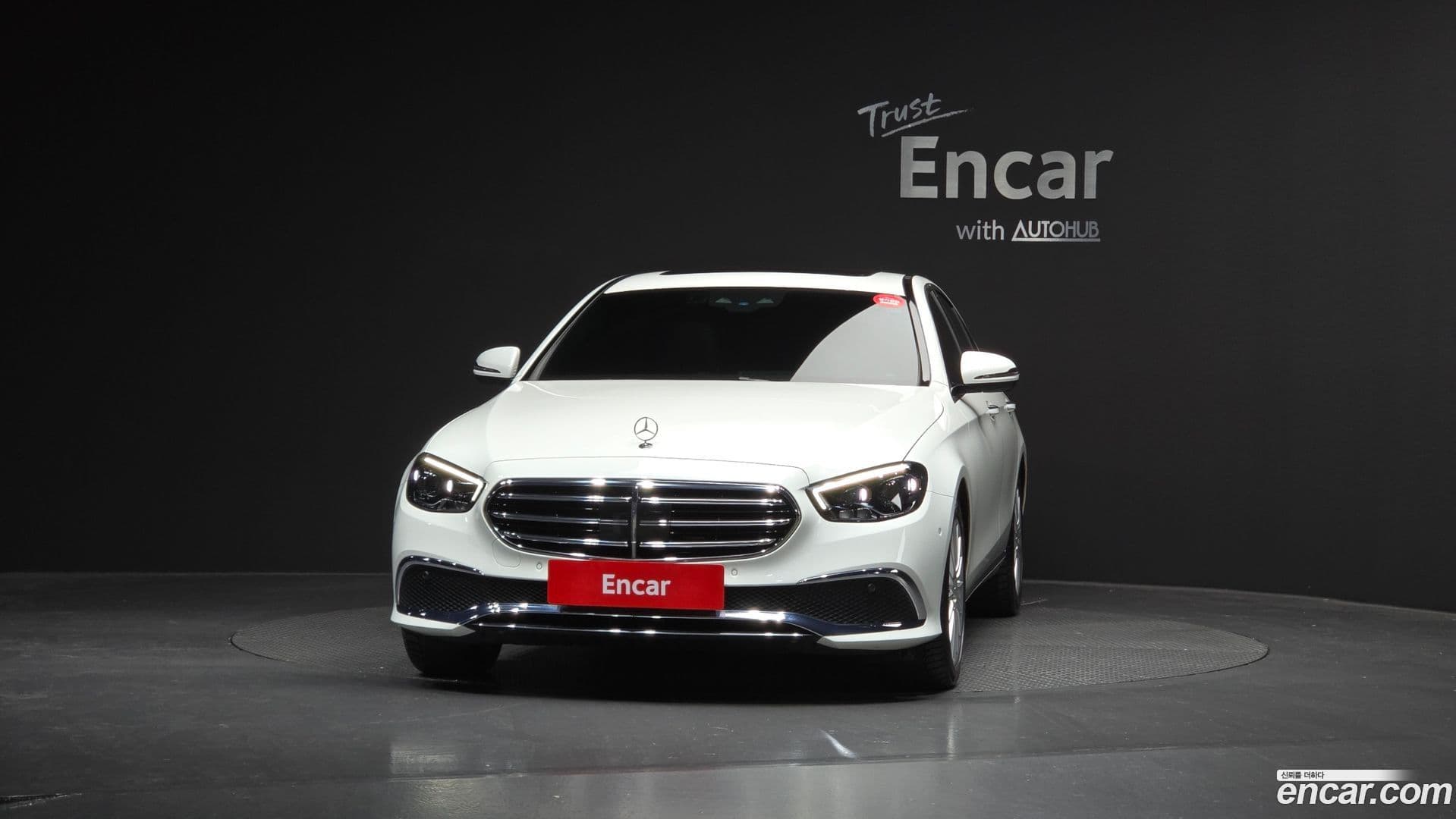 Main__Slider__Photo:E-Class Mercedes-Benz 2021.9-2