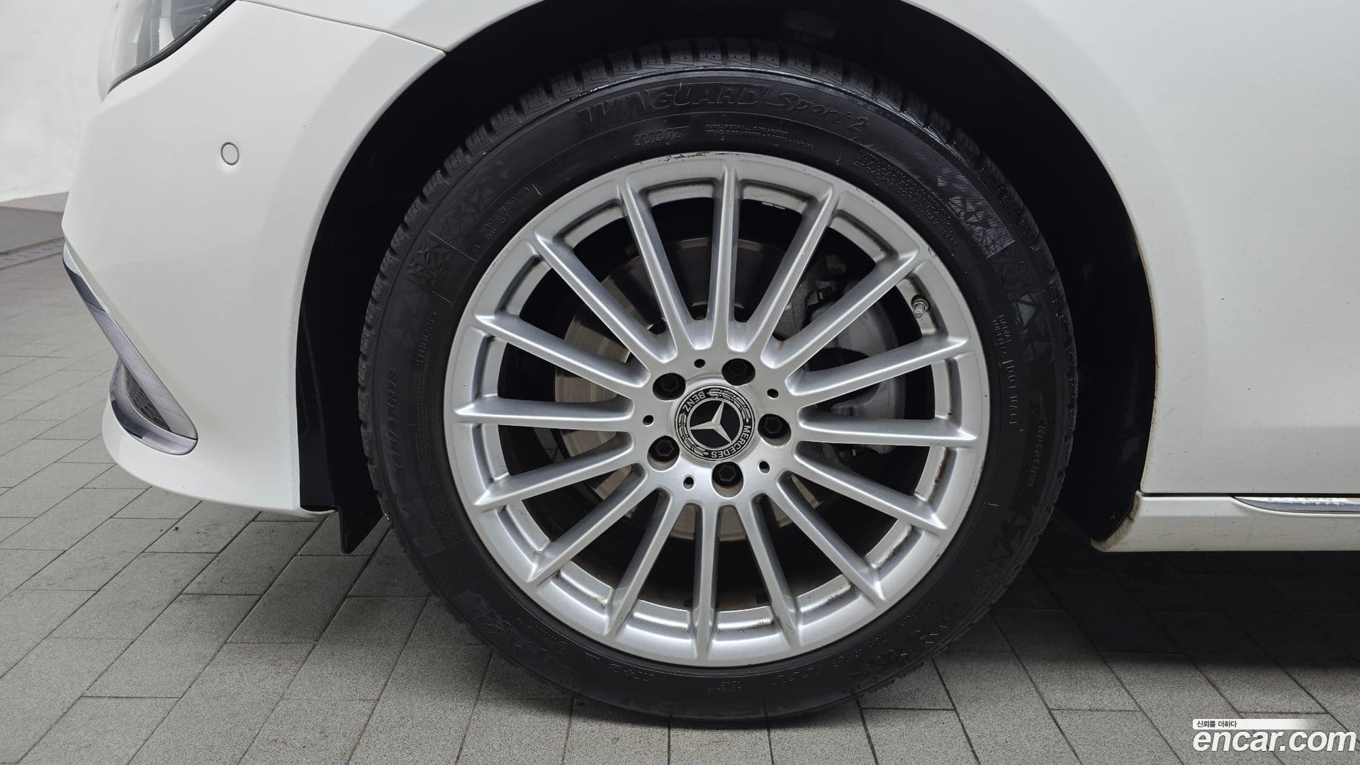 Main__Slider__Photo:E-Class Mercedes-Benz 2021.9-4