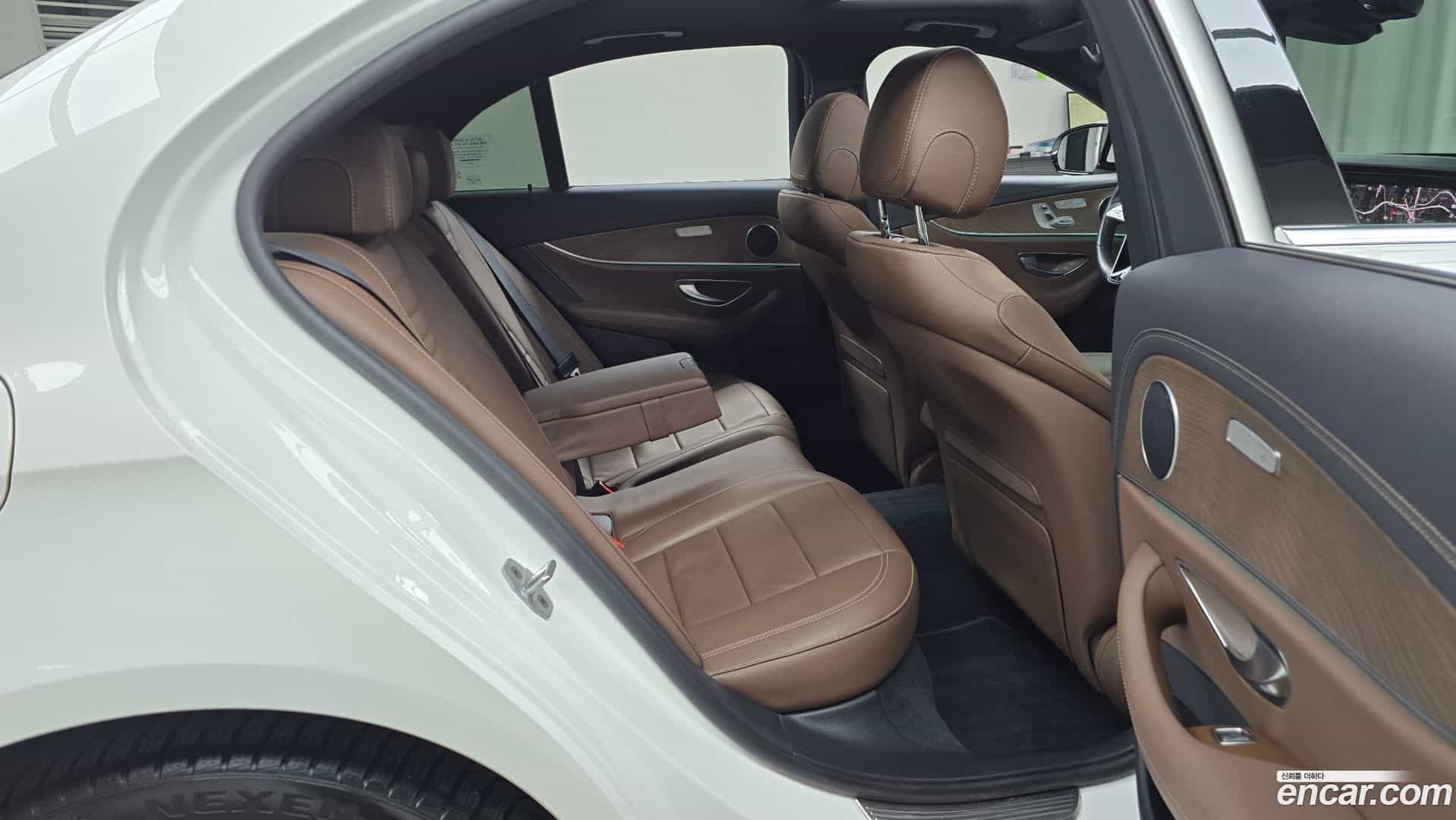 E-Class Mercedes-Benz 2021.9-OPTION-016