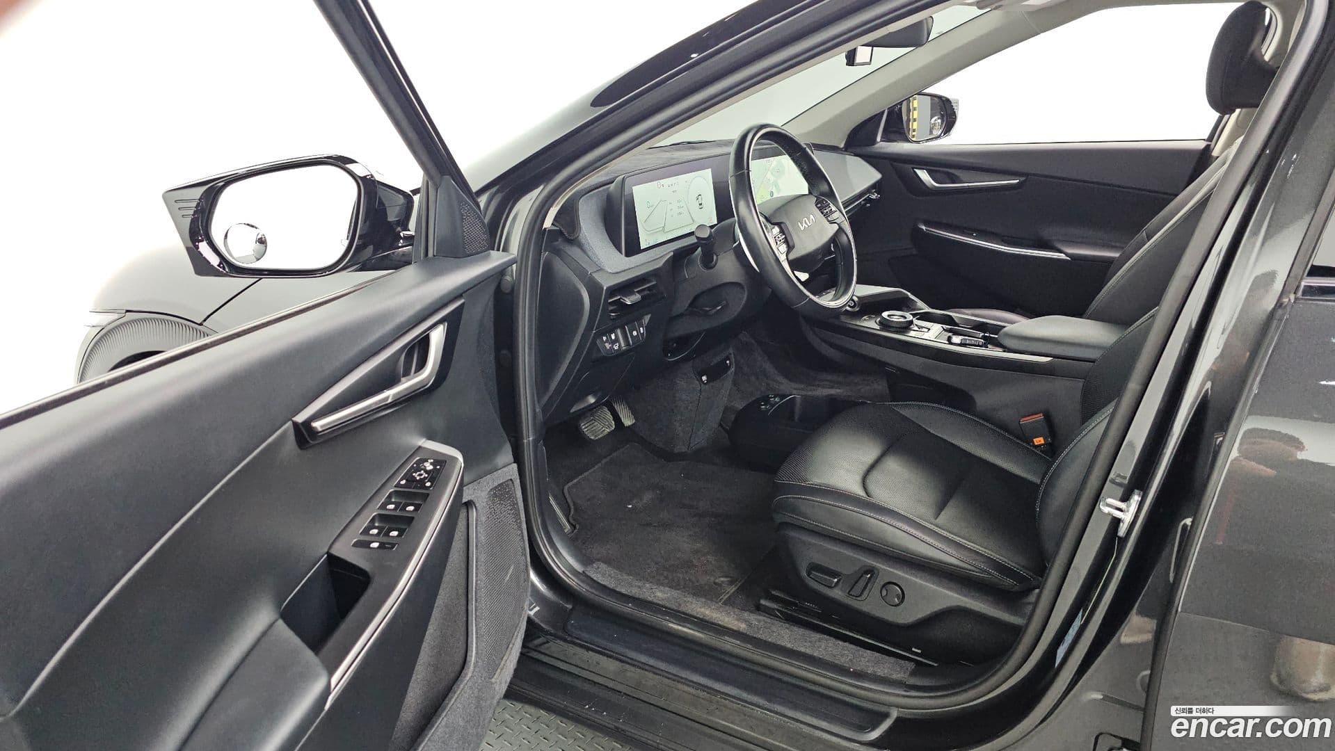 Main__Slider__Photo:EV6 Kia 2022.2-9